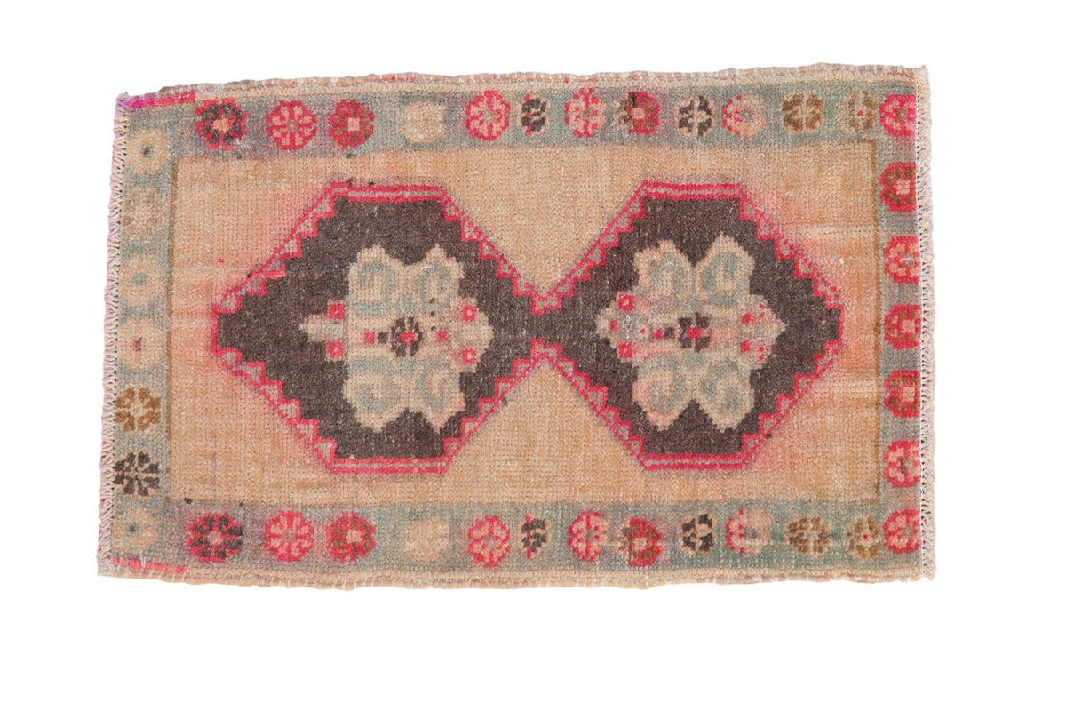 1.5x2.5 Vintage Distressed Kars Rug Mat showing floral medallion and faded colors