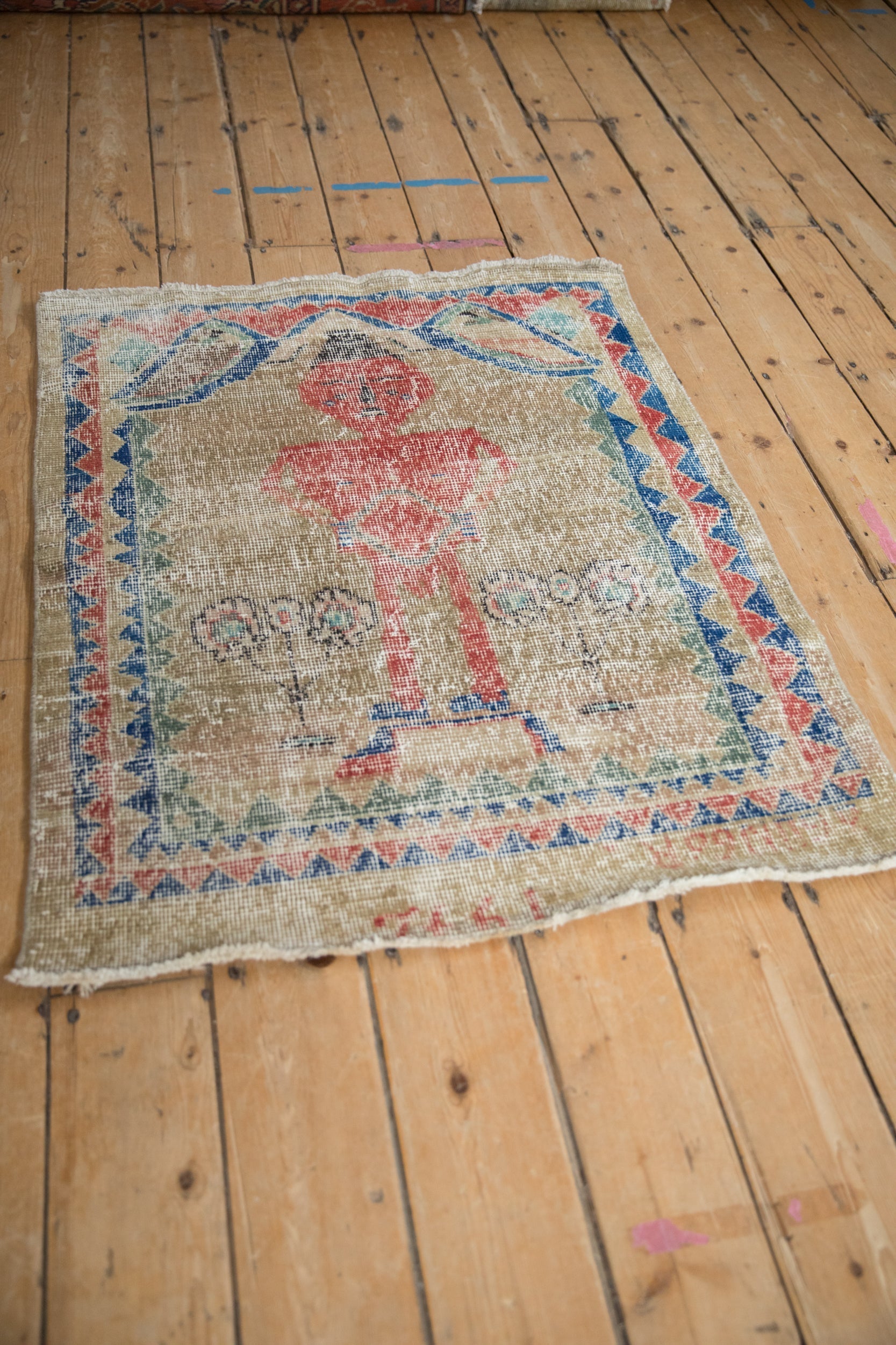 3x3.5 Vintage Distressed Sparta Square Rug