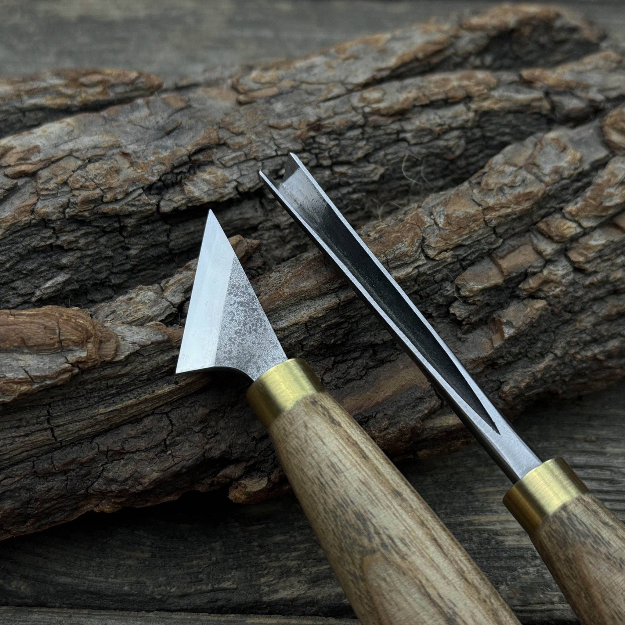 3-piece wood carving tool set with leather strop including chip carving knife and V-parting chisel