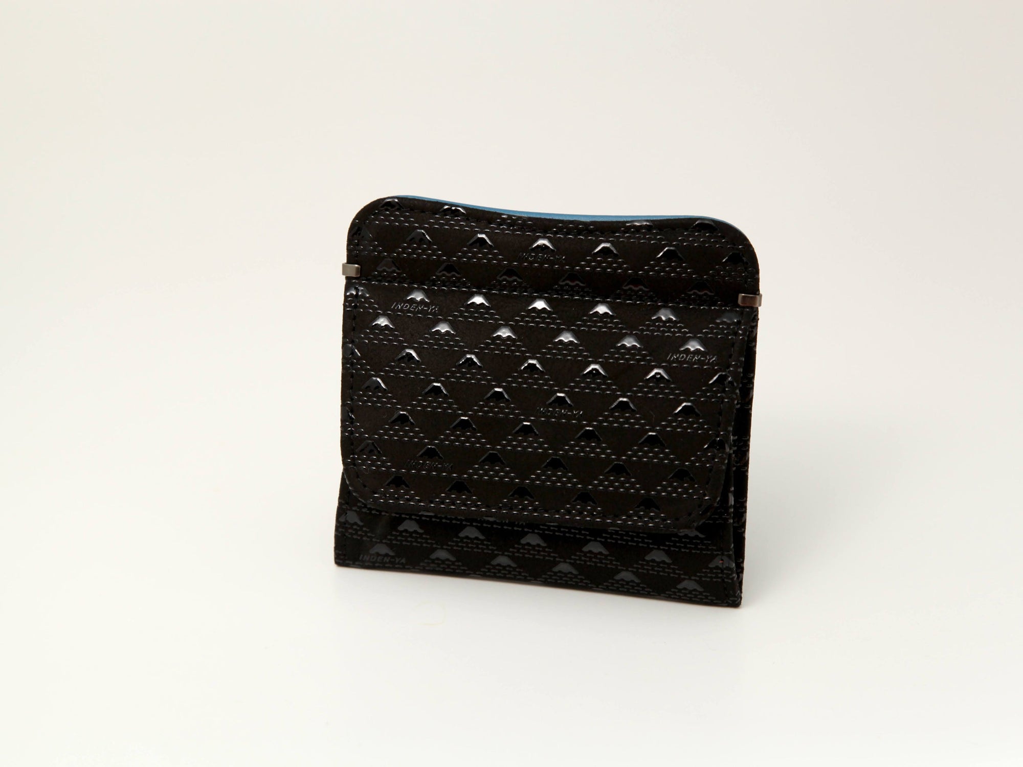 Takane Coin Purse G in Black x White showing snap closure and back pocket