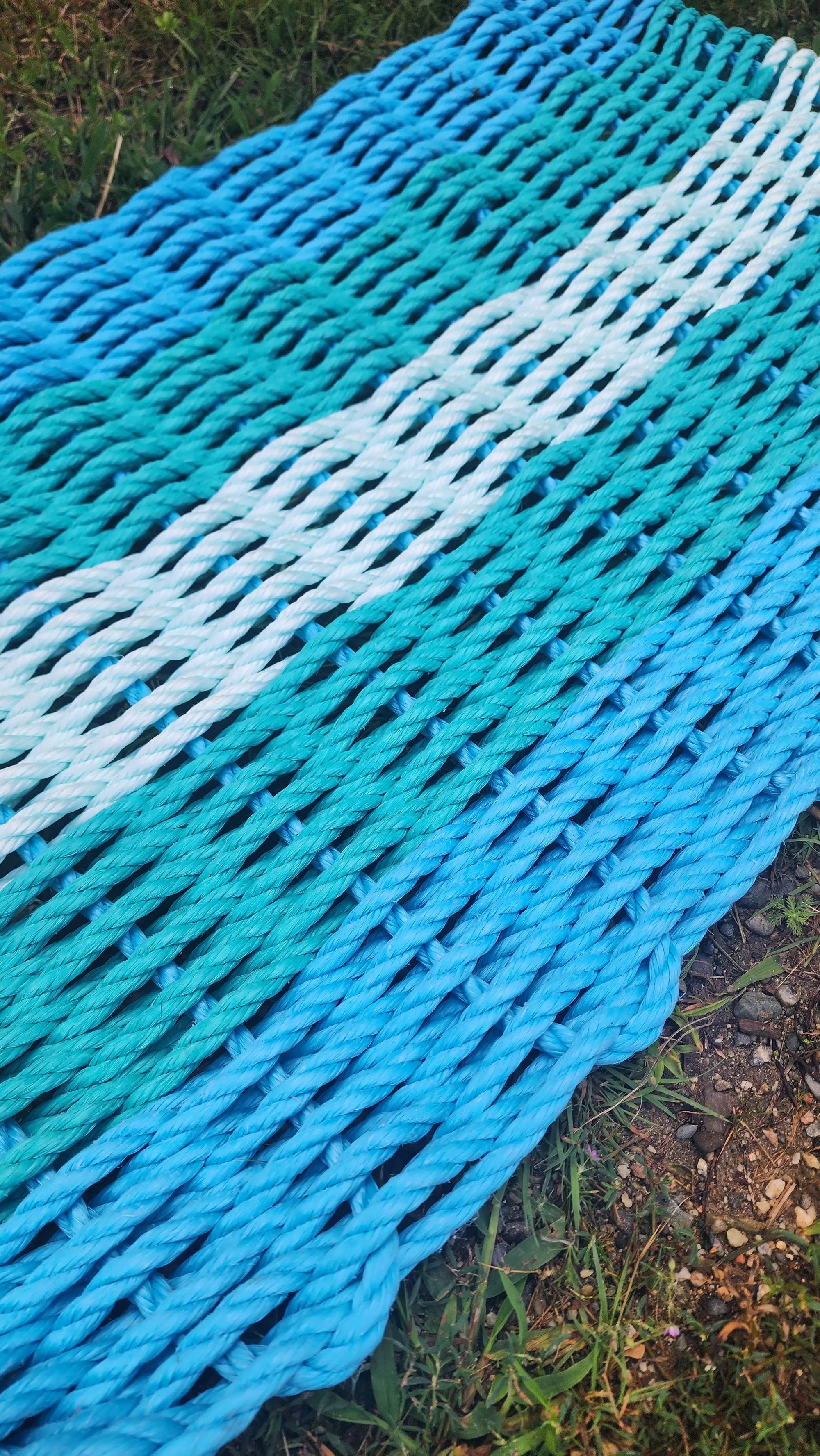 5 Stripe Lobster Rope Mat in Light Blue, Teal, and Seafoam colors