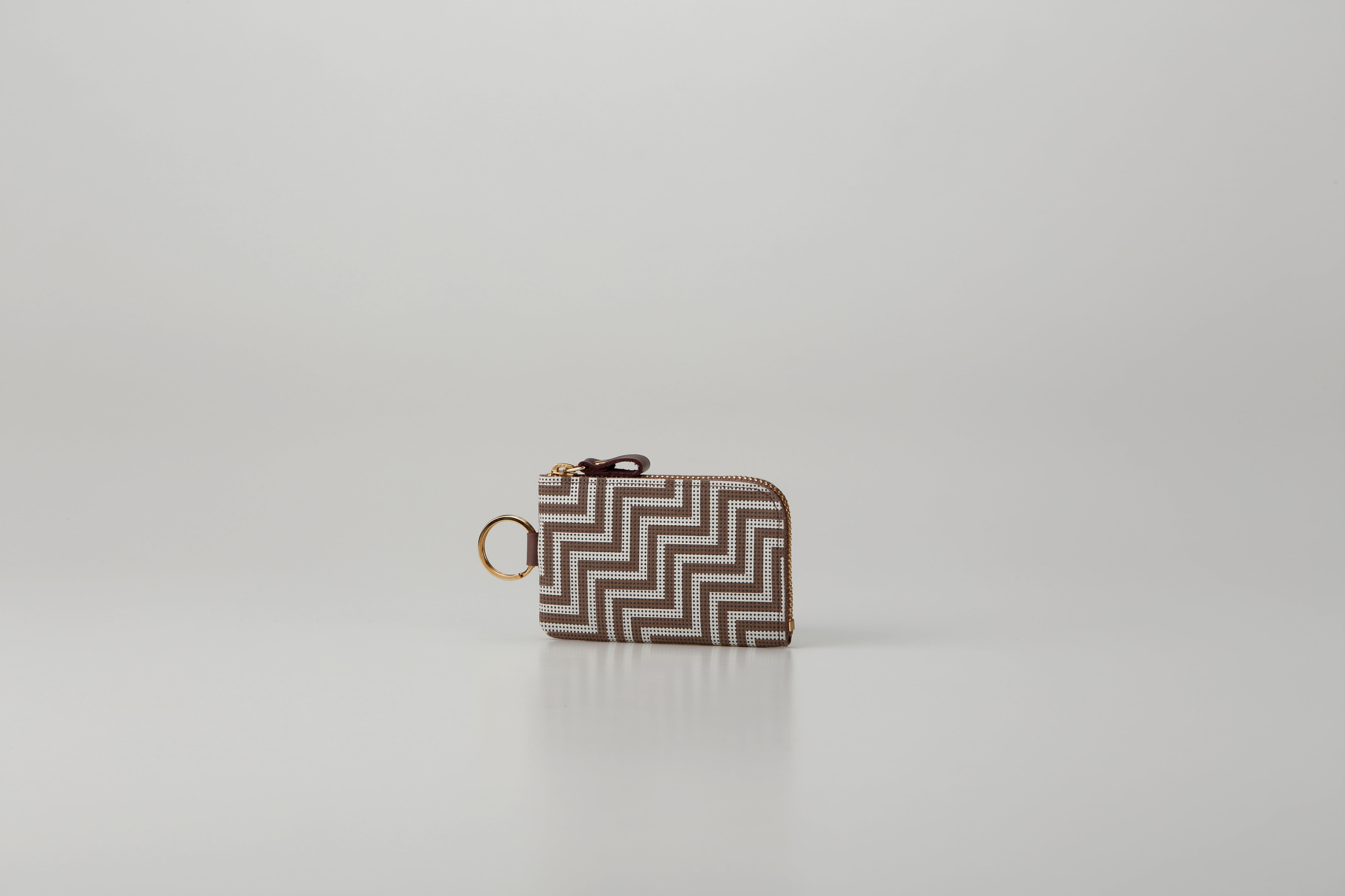 Zipped Key case - New Grecian with white hand-drawn pattern and gray lacquered dots on Greige Deer skin