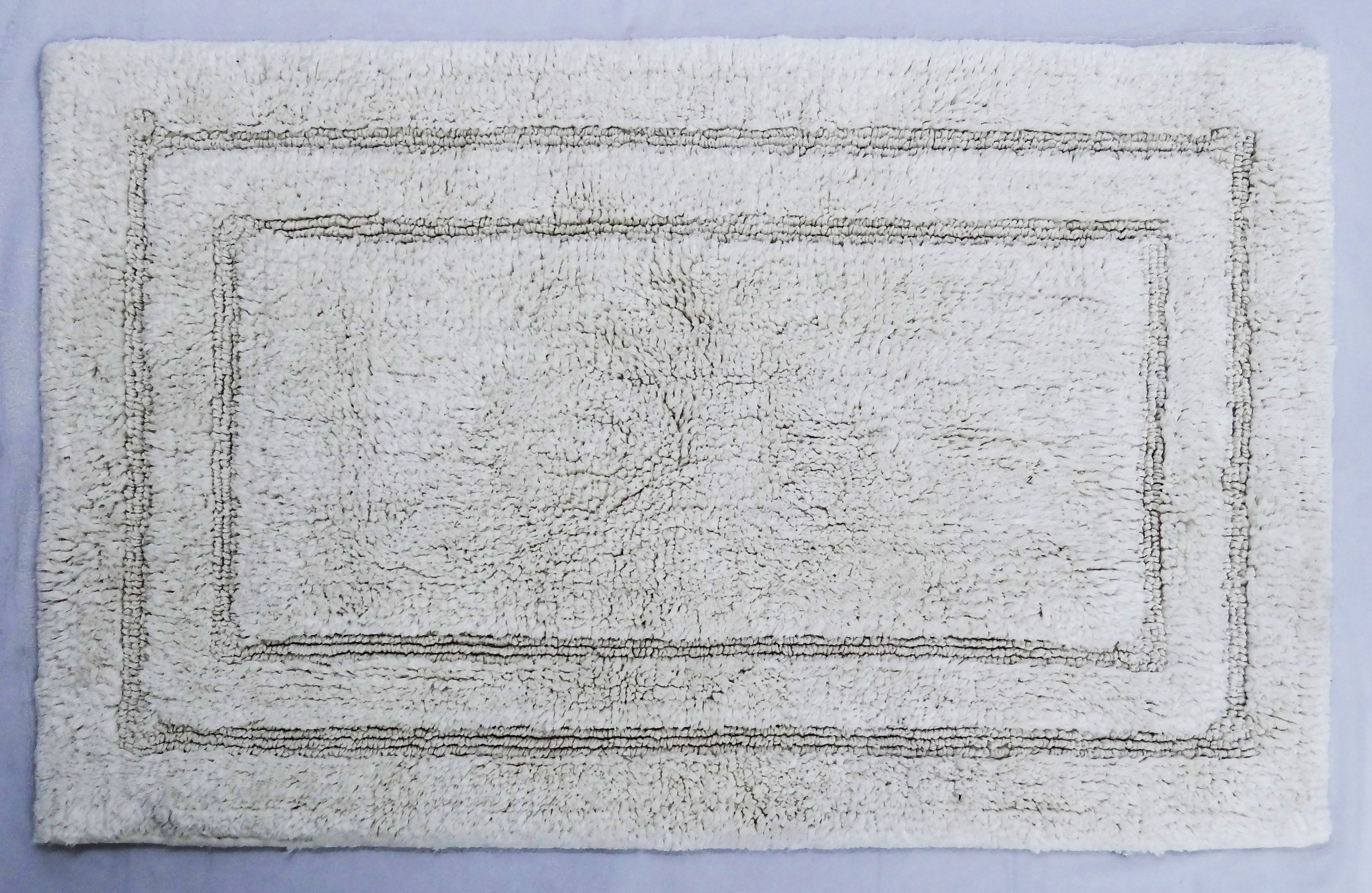 CHICOS HOME Ivory Color Plain Bath Rug 20" x 32"