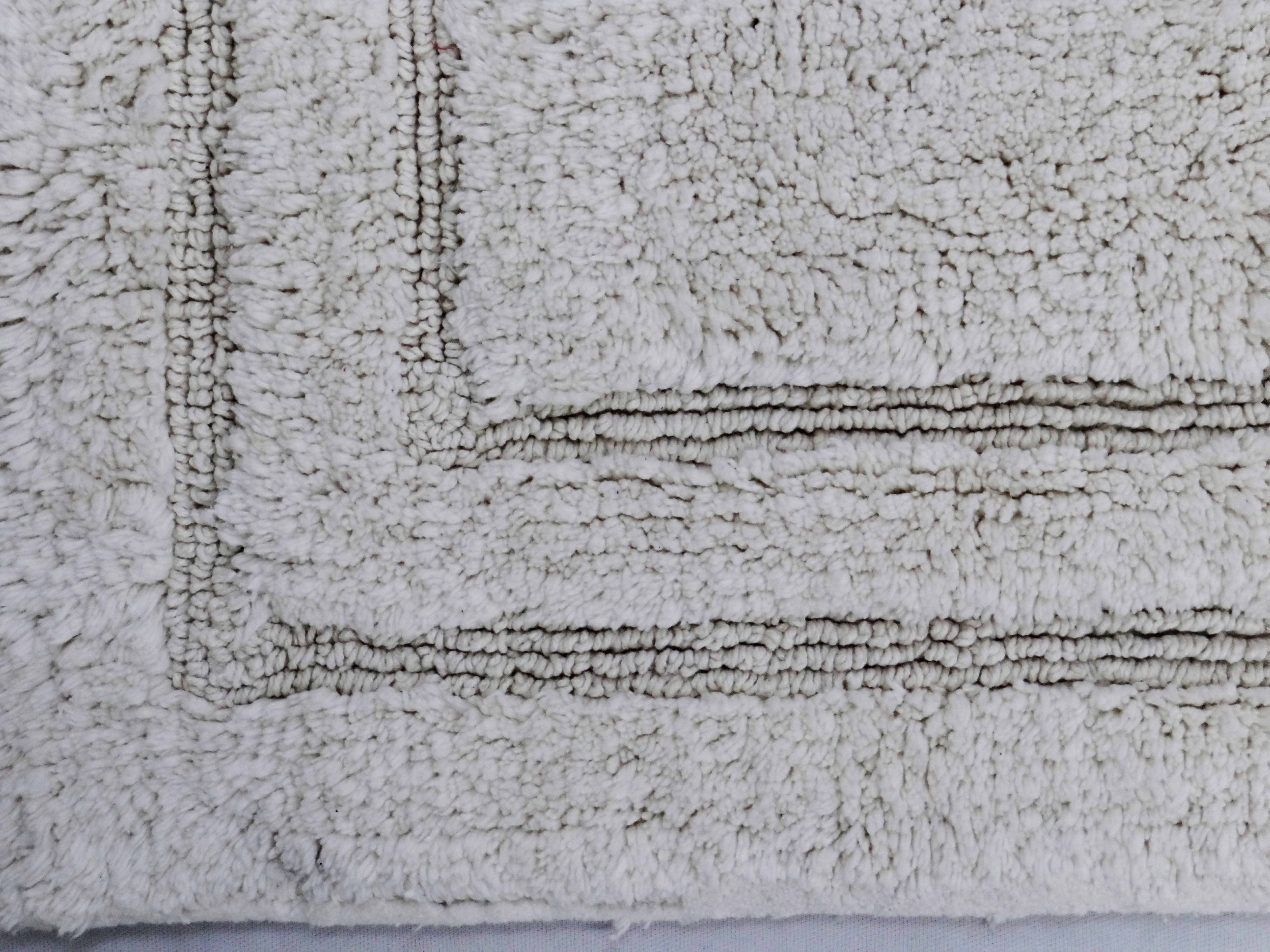 CHICOS HOME Ivory Color Plain Bath Rug 20" x 32"