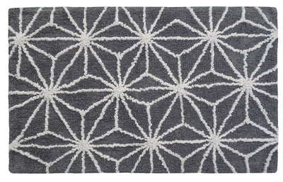 CHICOS HOME bath rug with geometric pattern in grey and ivory on bathroom floor