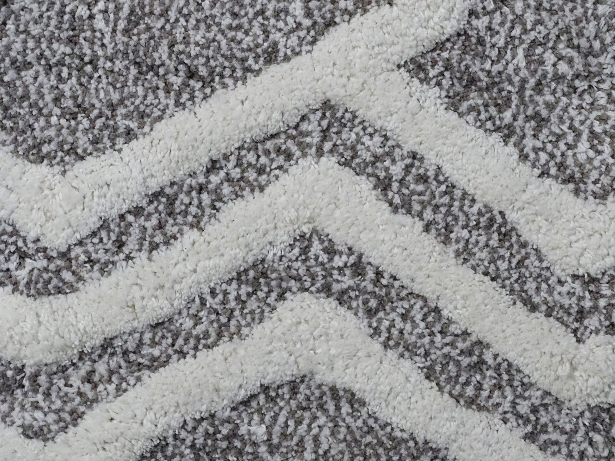 CHICOS HOME Bath Rug Geometric Pattern in Grey & Ivory