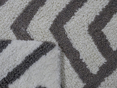 CHICOS HOME Bath Rug Geometric Pattern in Grey & Ivory