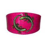 Wide fuchsia pink snake-skin textured collar featuring two green rhinestone alligators facing each other in a circular pattern