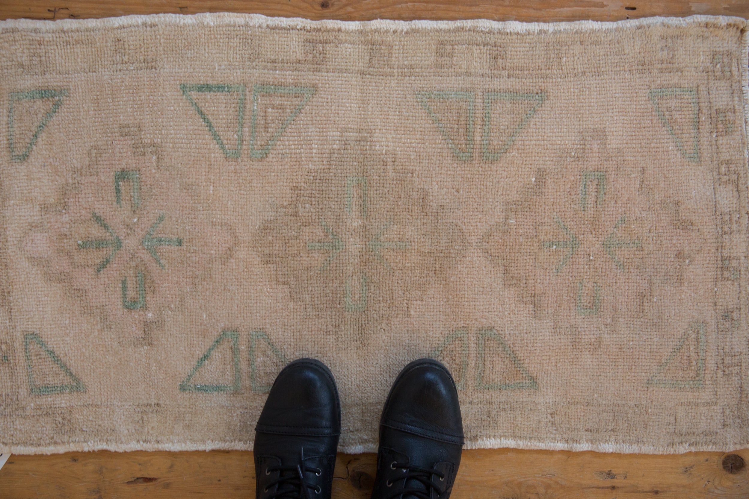 1.5x3 Vintage Distressed Oushak Rug Mat