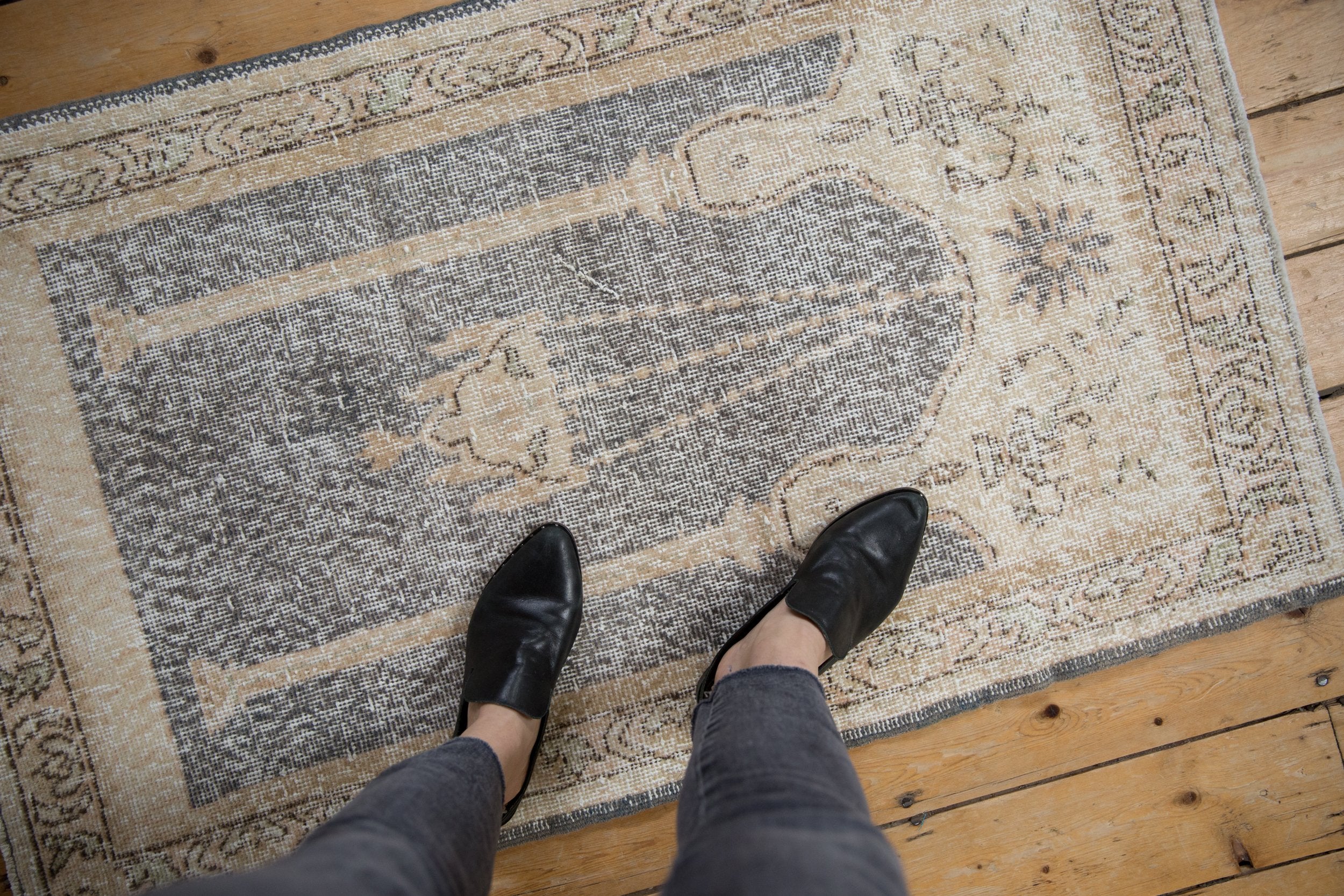 2.5x4.5 Vintage Distressed Sparta Rug