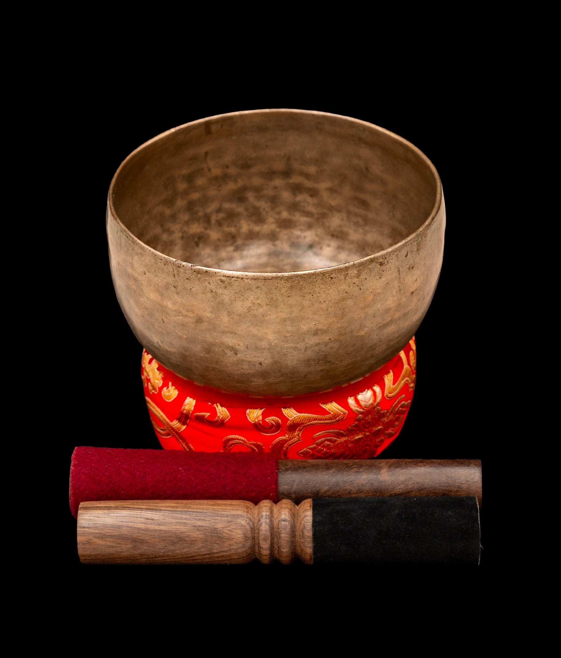 Antique Thadobati Singing Bowl G3 190Hz 6 1/2" with mallets and silk-brocade ring
