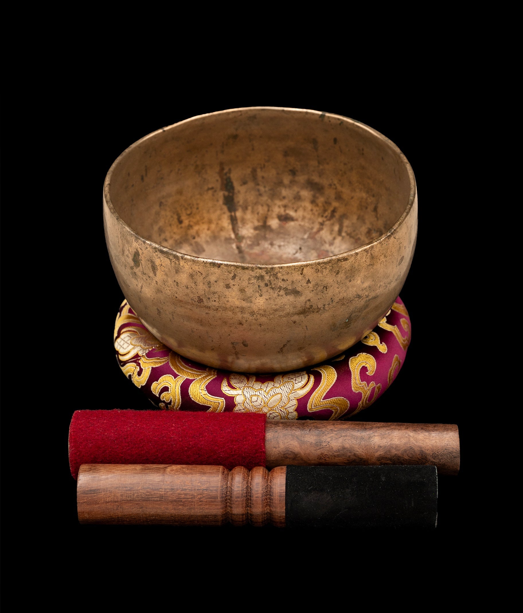 Antique Thadobati Singing Bowl A3 221Hz 6 3/4" with mallets and silk brocade ring