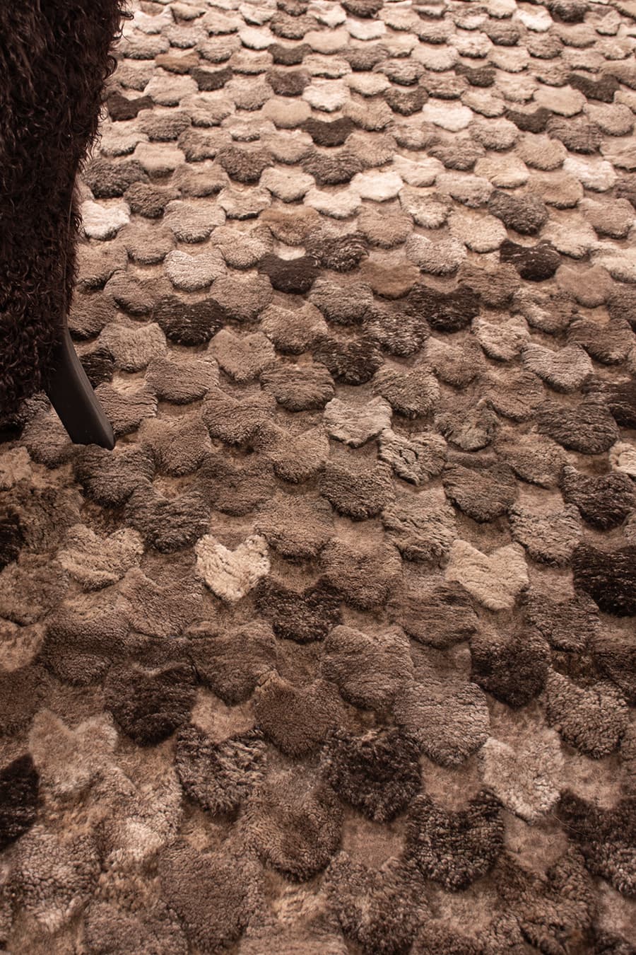 Arrows – Hi-Low Sculpted Shearling Rug by Homelosophy