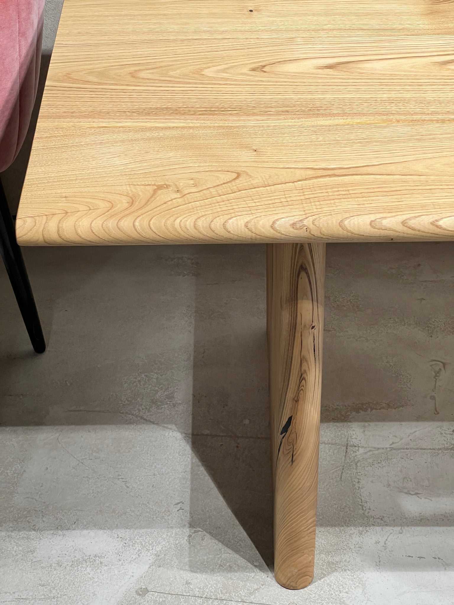 Minimal Solid Dining Table by Gizz - product image 7 for Resin Society