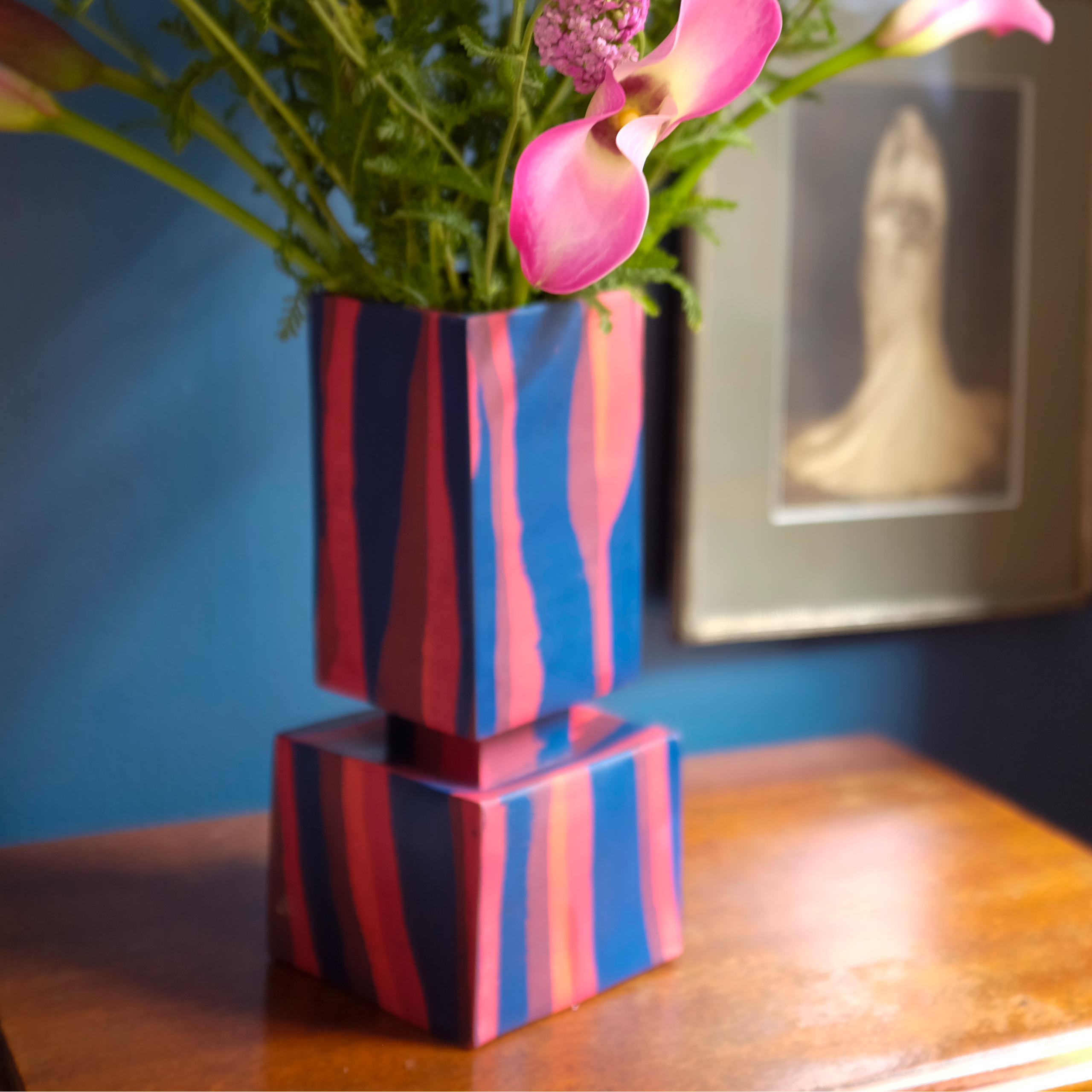 Squared Vase Large in blue and red color with sleek rectangular modern edges