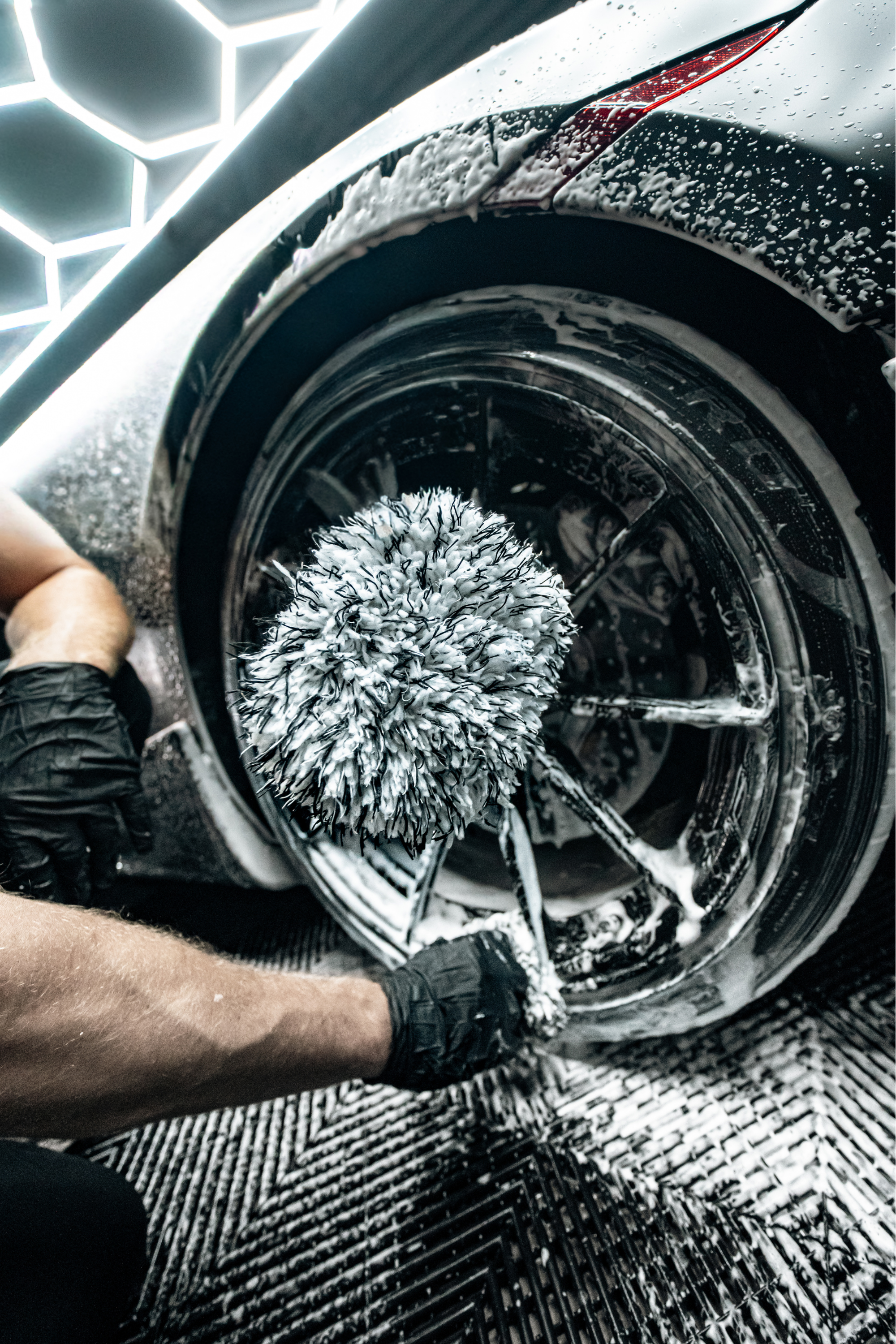 BLACKLINE® MICROFIBER WHEEL MITT by Blackline Car Care - product image 3 for Resin Society
