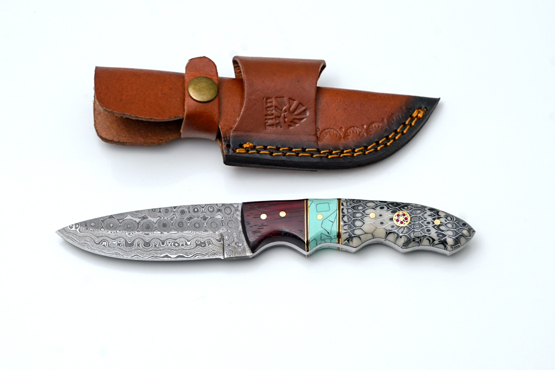 Titan "Cobra" hunting knife with hand-forged Damascus steel blade and a tri-element handle of rosewood, turquoise, and honeycomb resin