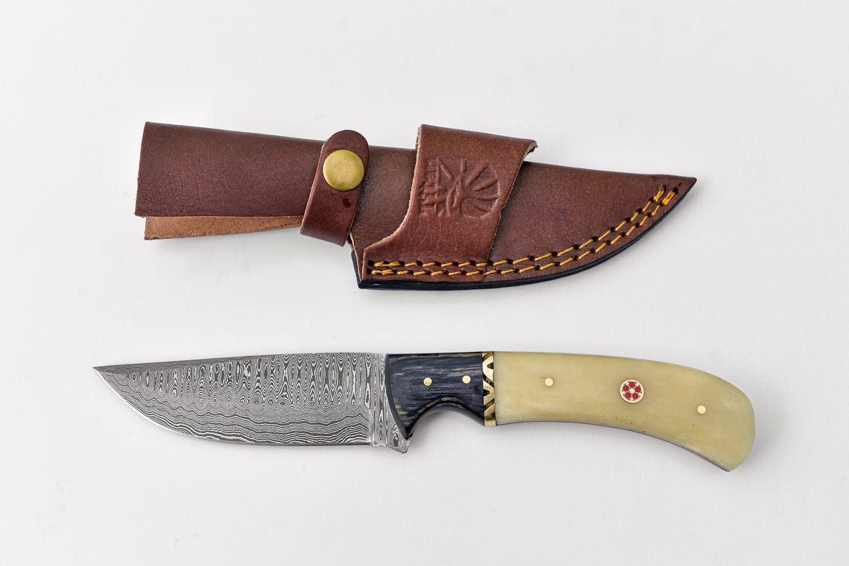 DAMASCUS STEEL HUNTING KNIFE BY TITAN TD-172 showing blade and handle