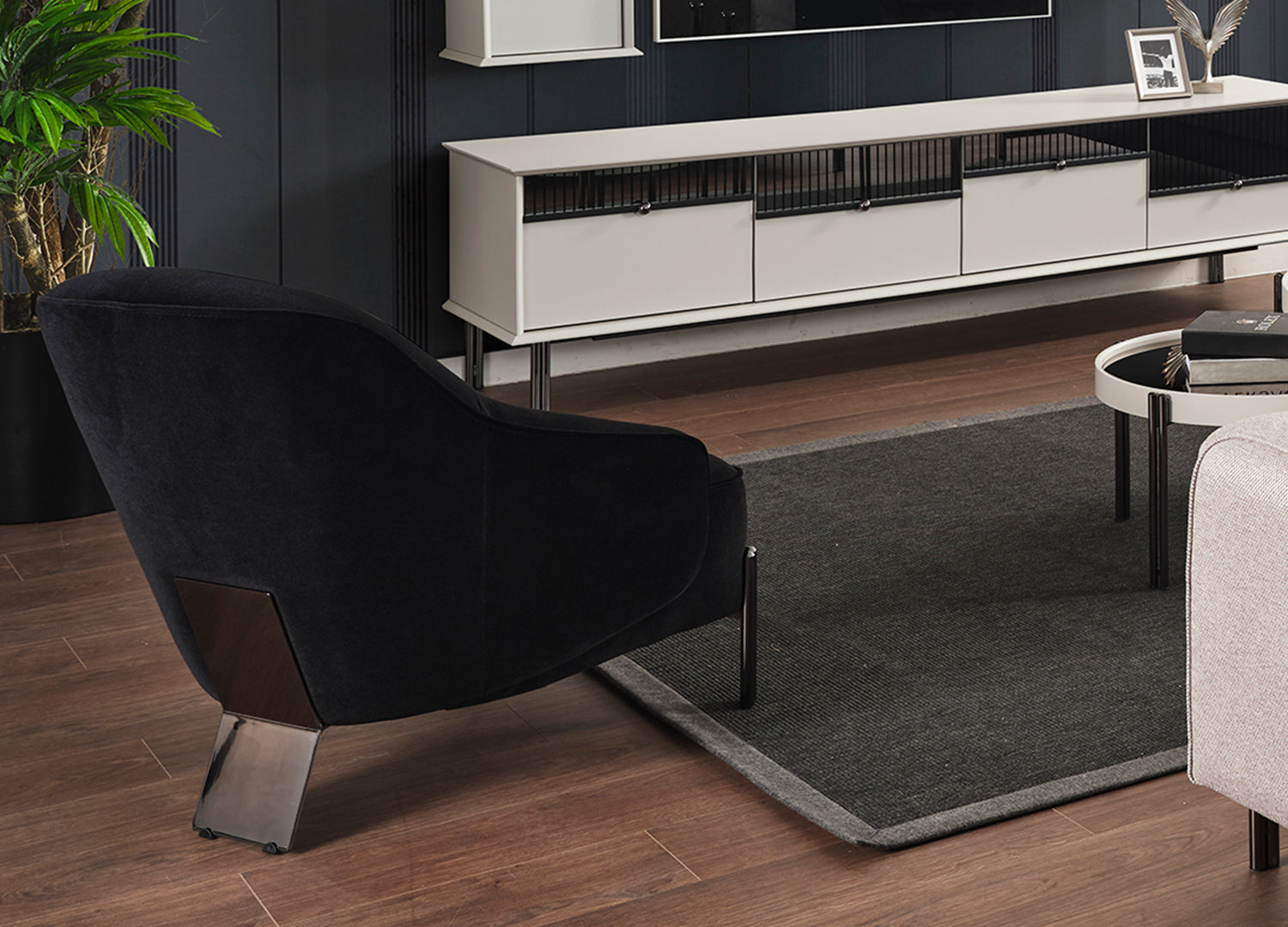 Favori Accent Chair detail image - Resin Society