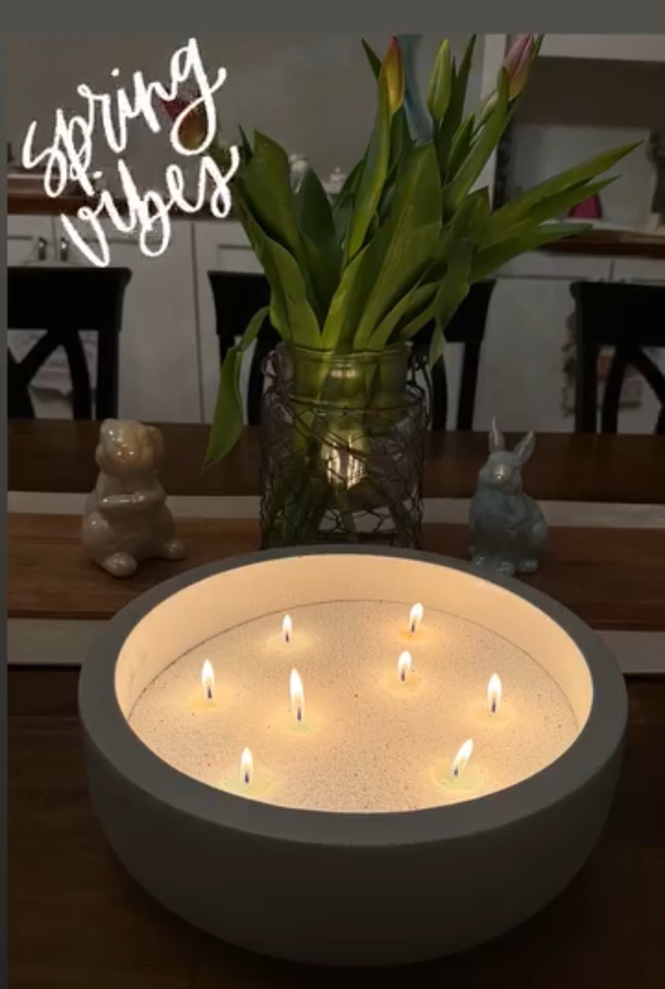 Vela Grande Candle Vessel in White and Charcoal colors, handcrafted concrete candle container