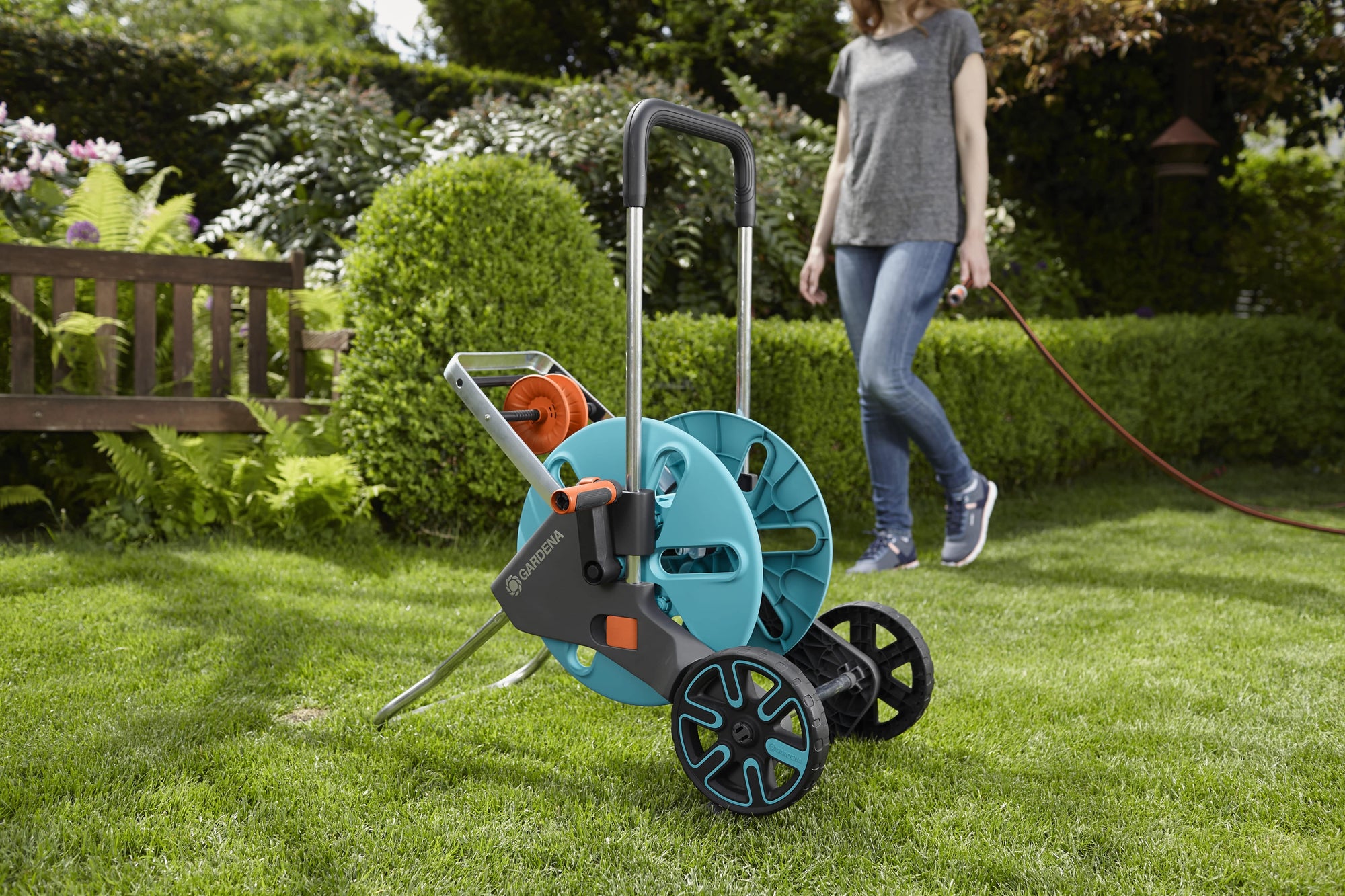 Hose Cart with Built-in Hose Guide