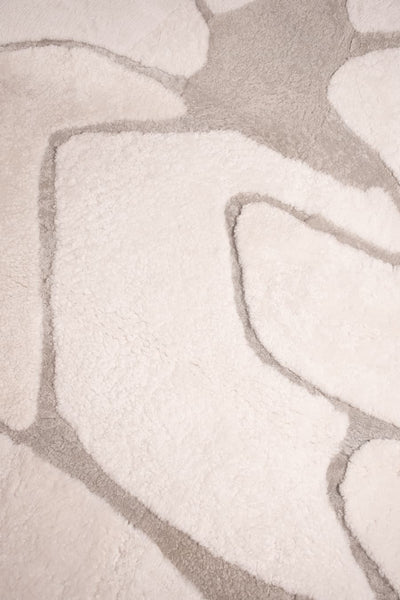 Glimpse – White Sheepskin Rug by Homelosophy