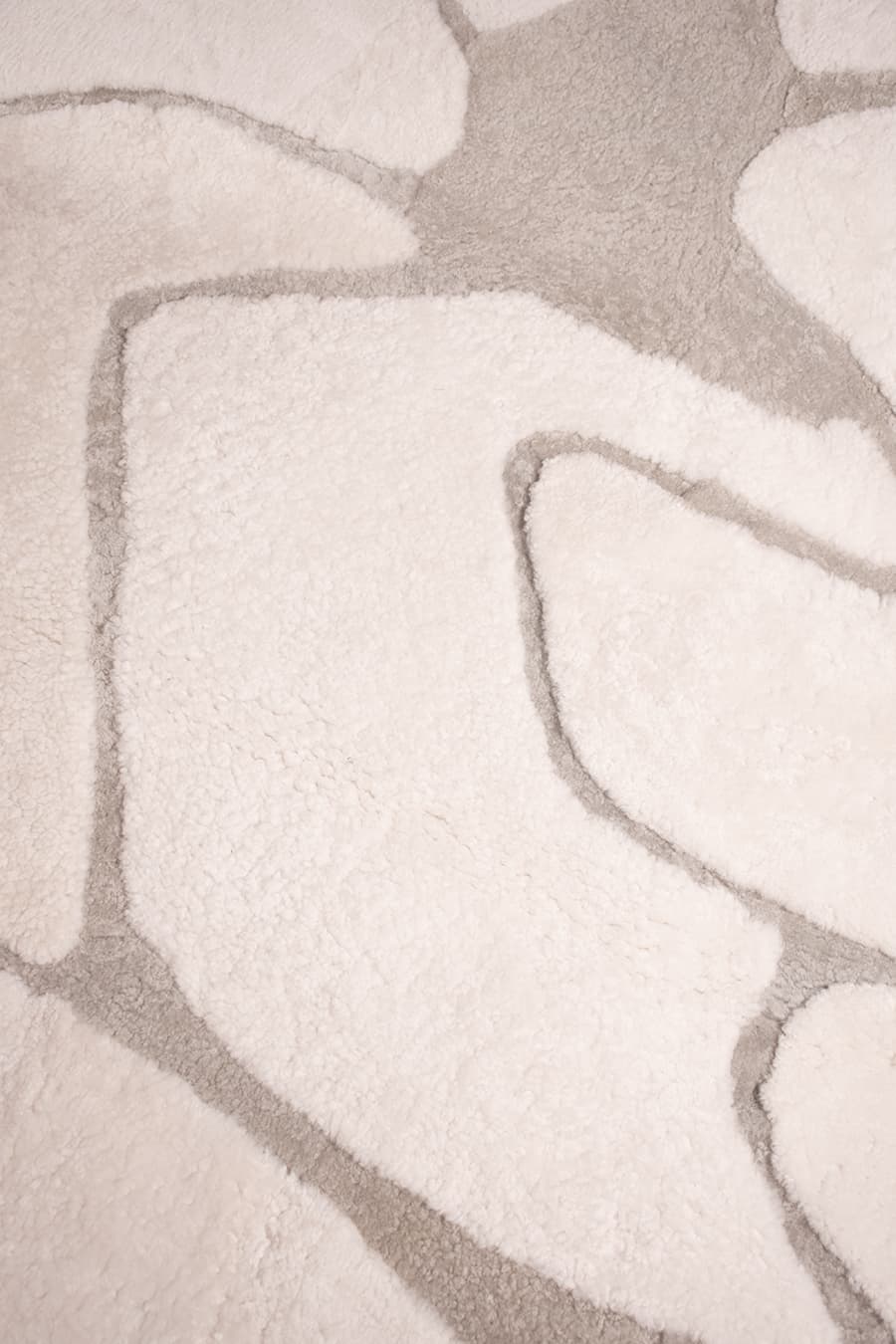 Glimpse – White Sheepskin Rug by Homelosophy