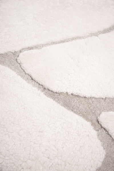 Glimpse – White Sheepskin Rug by Homelosophy