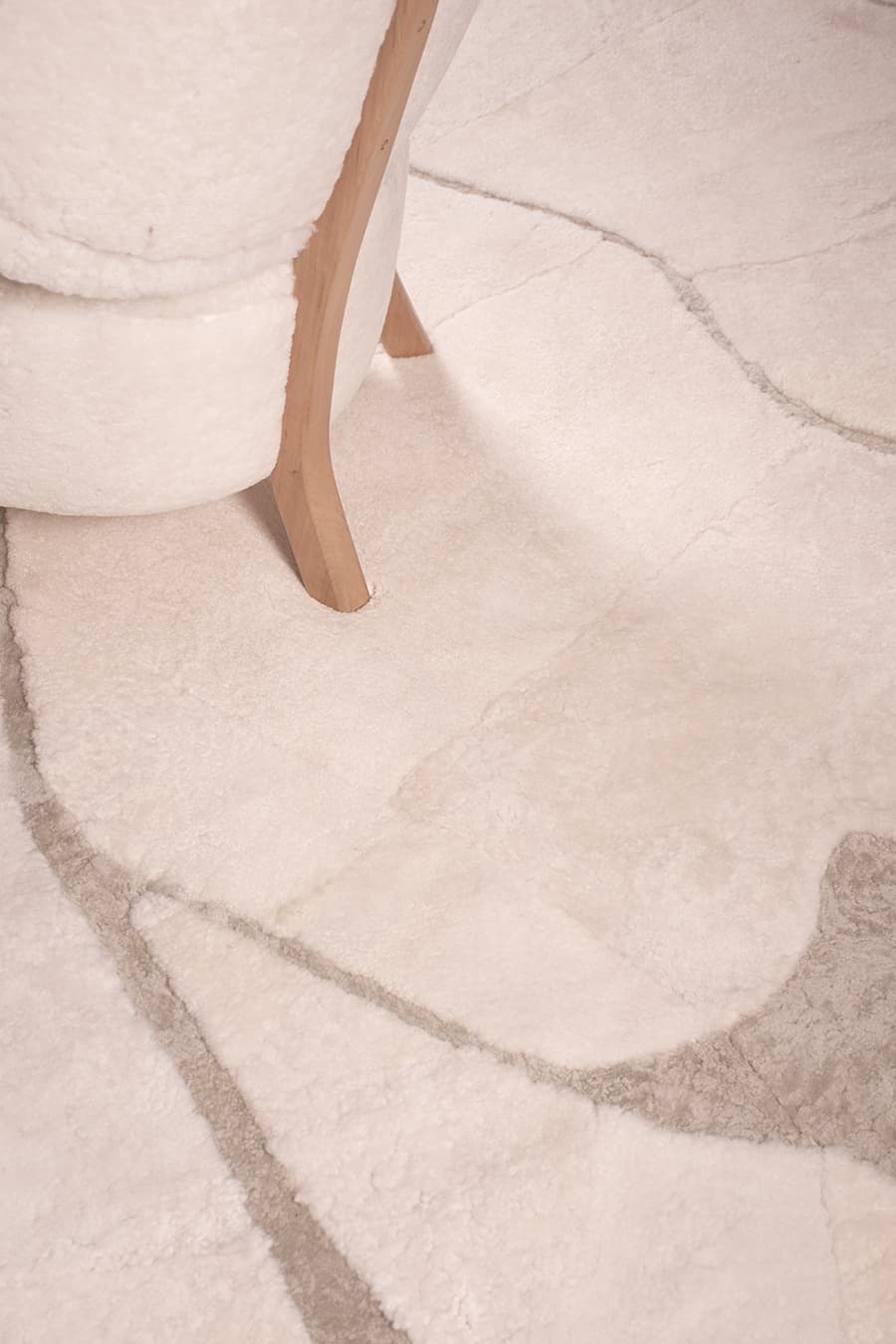 Glimpse – White Sheepskin Rug by Homelosophy