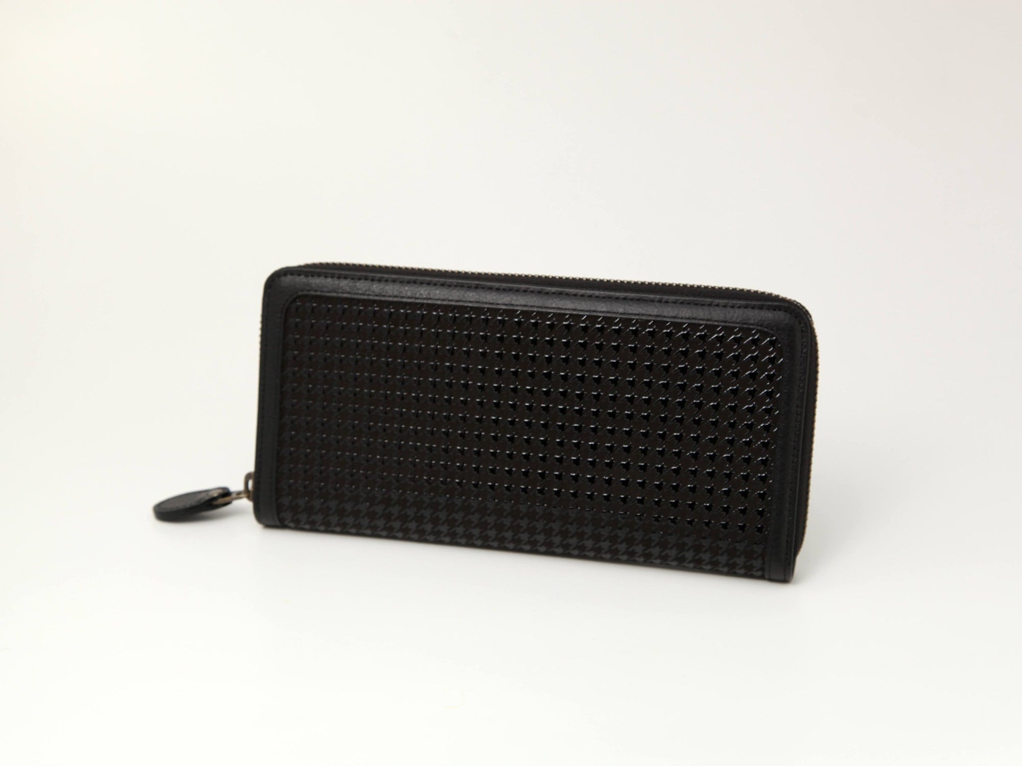 Long Wallet H‑33 (HAYATO) in Black showing zip-around closure and multiple card slots