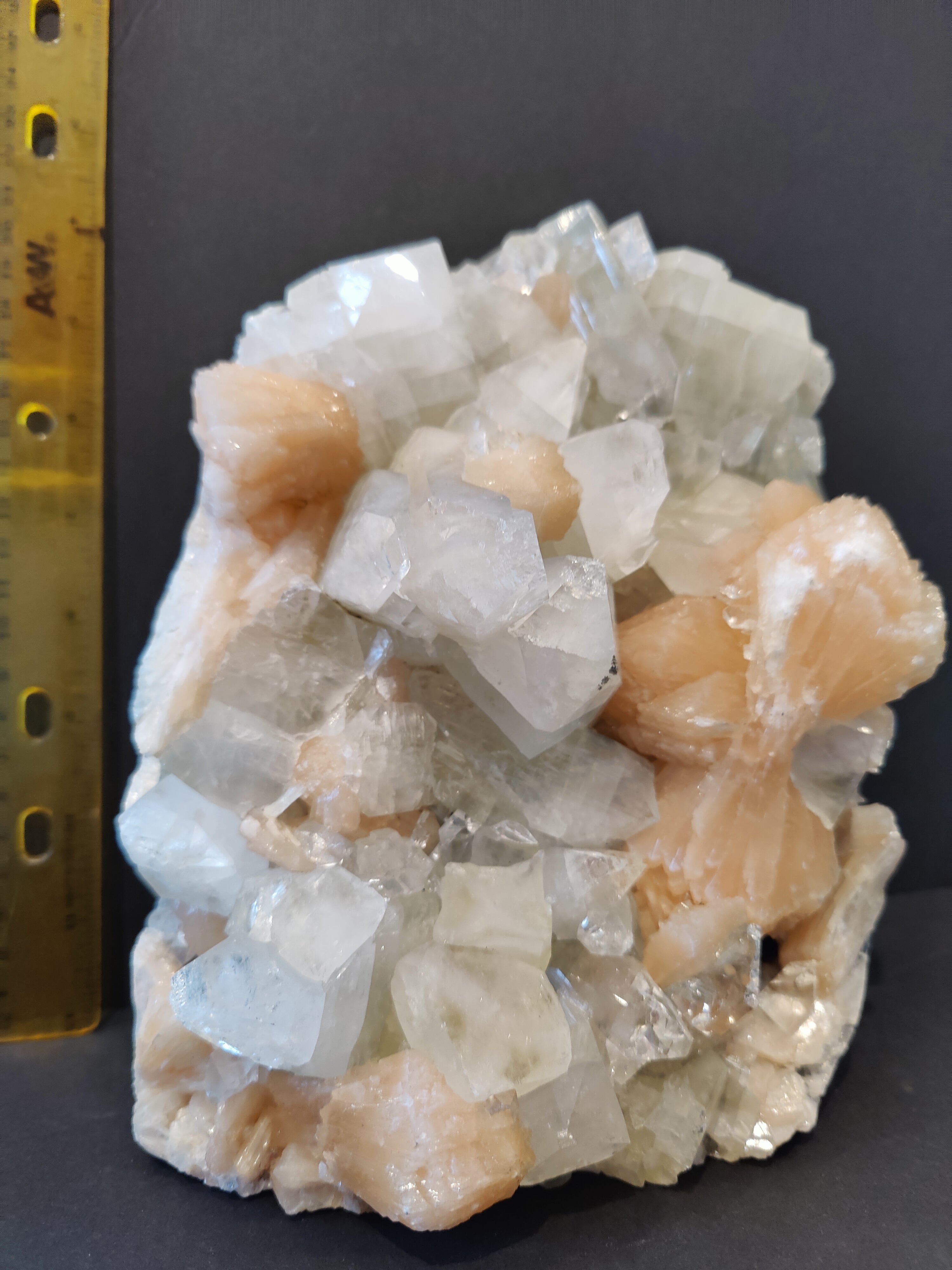 Apophyllite Cabinet Specimen 3,555g