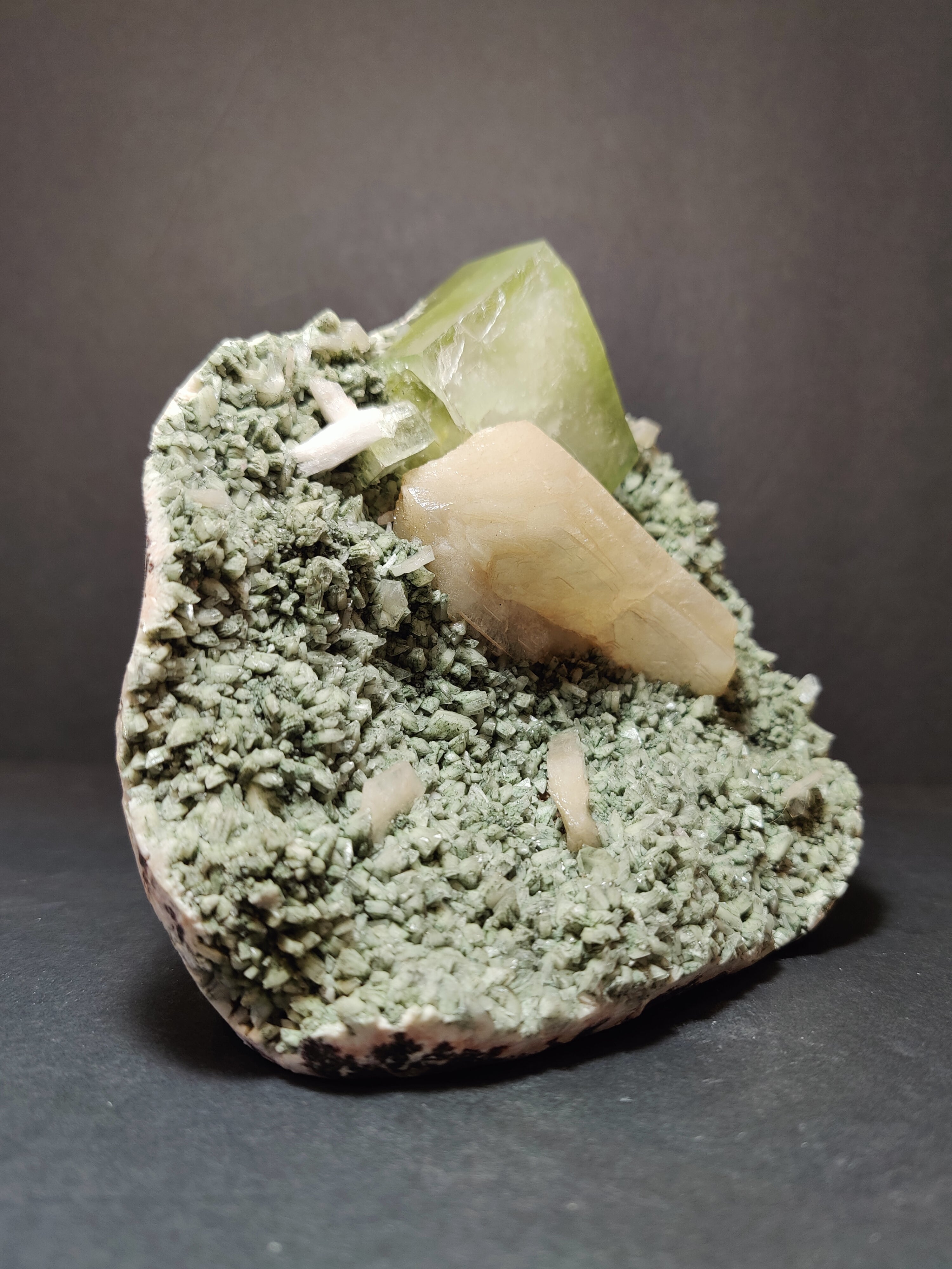 Green Apophyllite Cubes by Rare Earth Gallery - product image 3 for Resin Society