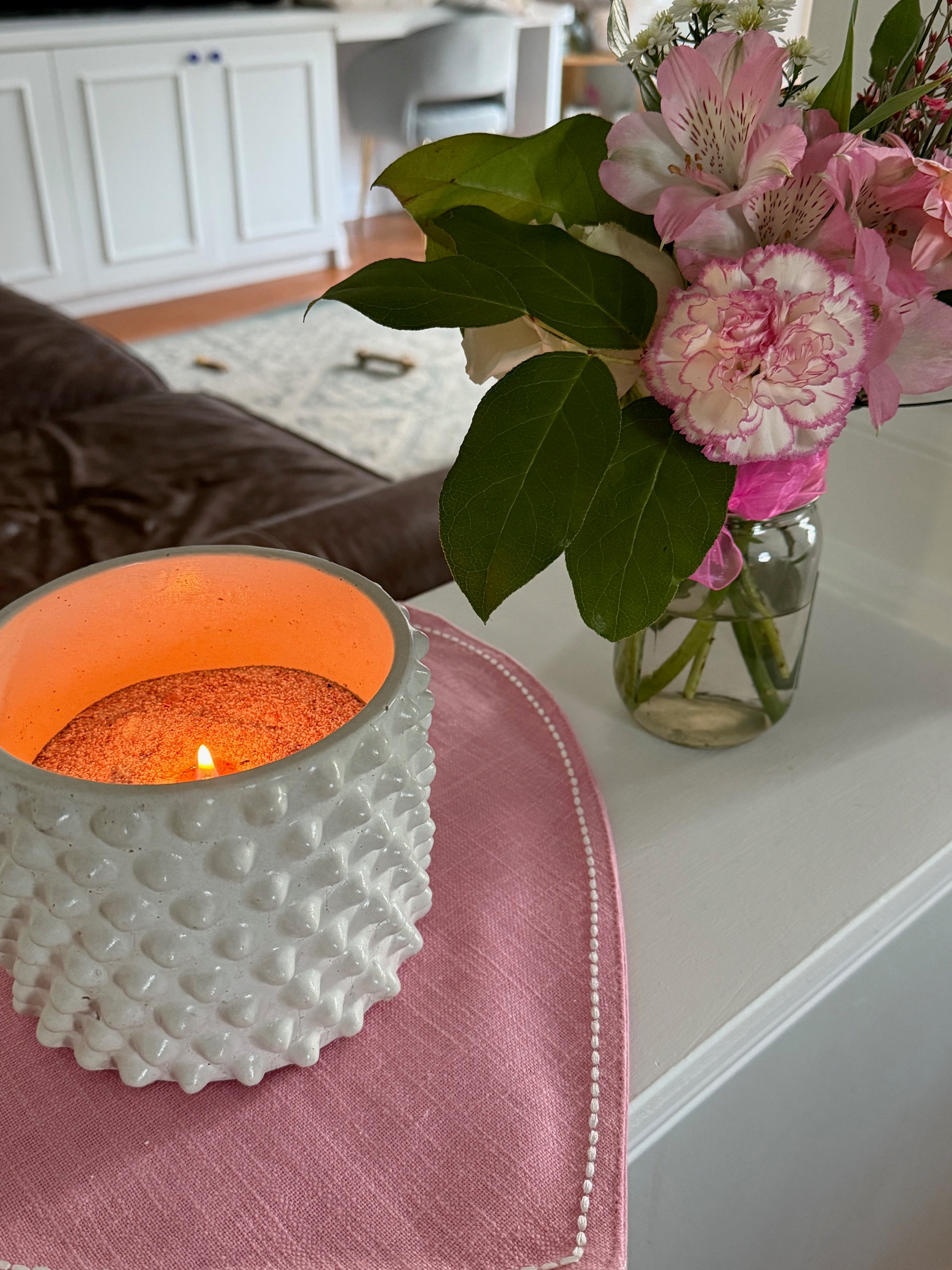 Ponto Mini Candle Vessel in White and Charcoal colors, handcrafted concrete candle container