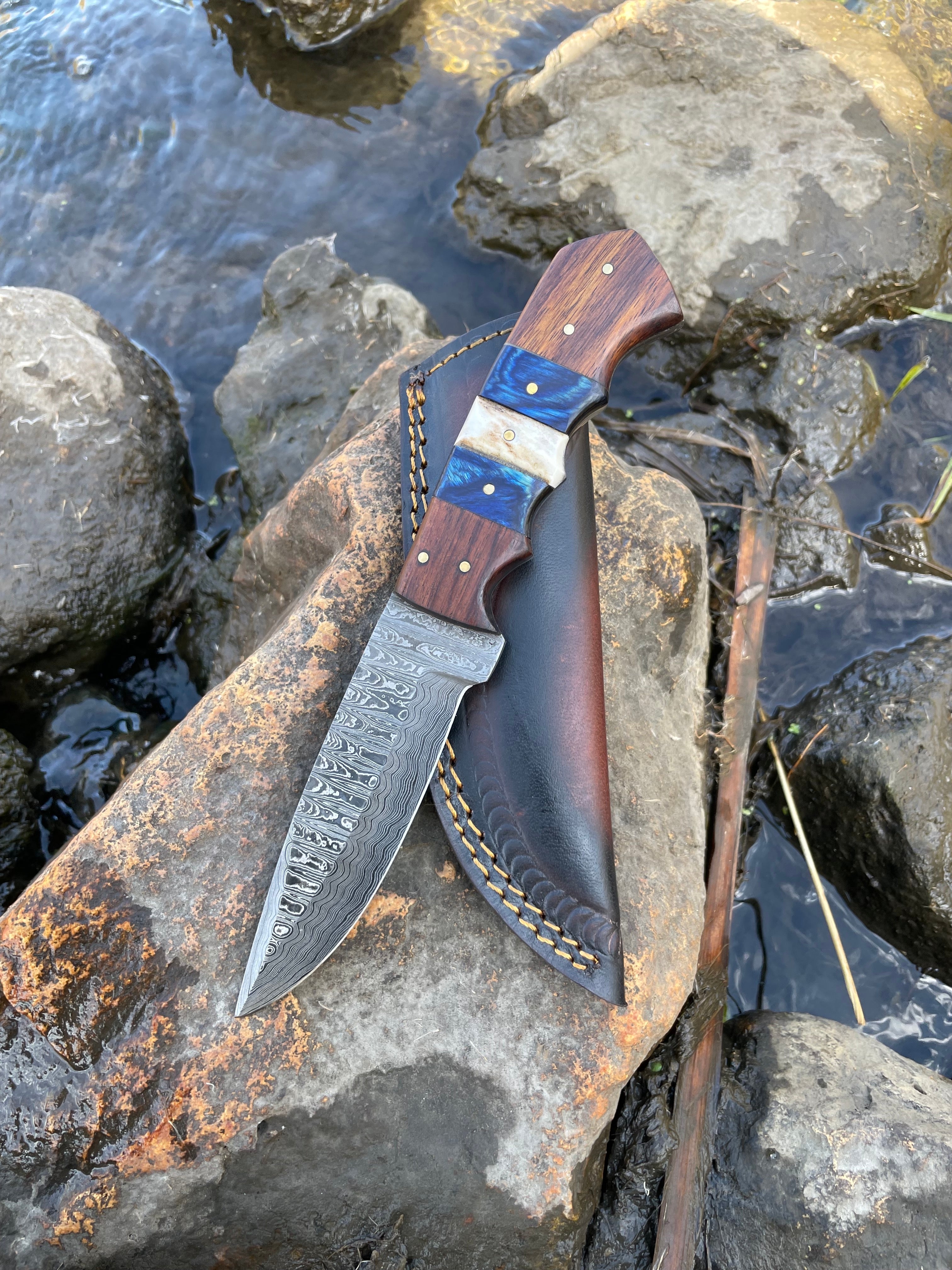 Handmade High Carbon Damascus Steel Hunting Knife/leather sheath, finger grooves TK-031 detail image - Resin Society