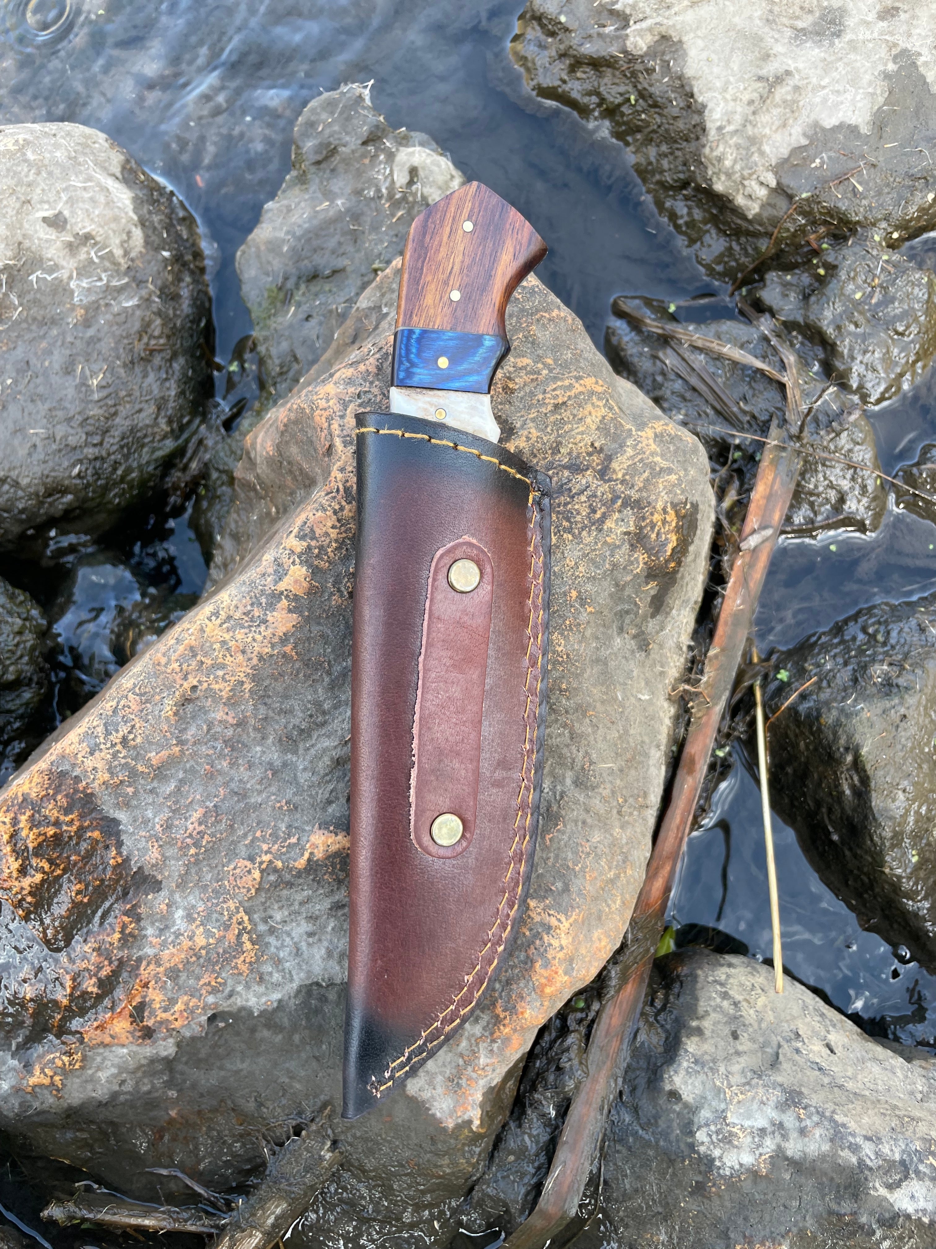 Handmade High Carbon Damascus Steel Hunting Knife/leather sheath, finger grooves TK-031 detail image - Resin Society