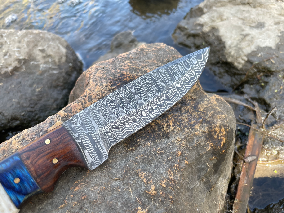 Handmade High Carbon Damascus Steel Hunting Knife/leather sheath, finger grooves TK-031 detail image - Resin Society