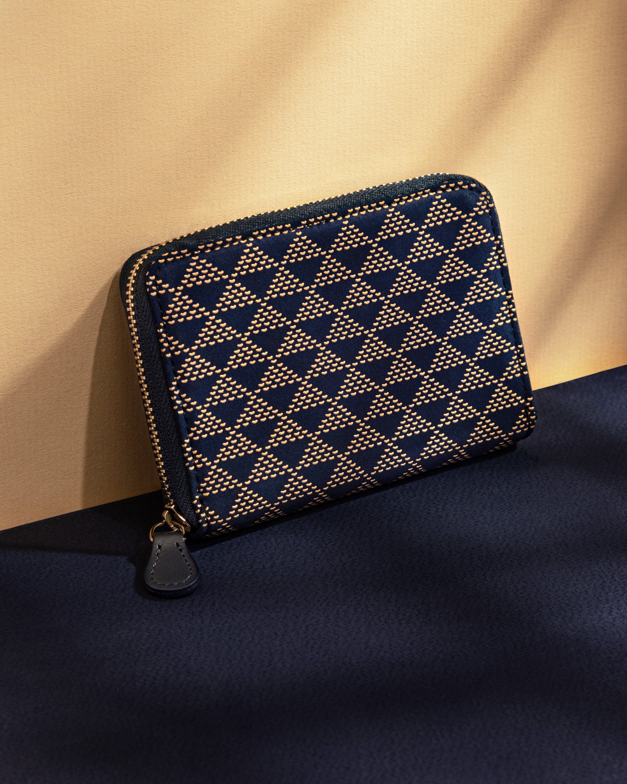Coin Purse Classic Japan Edition with UROKO scale pattern in navy and white