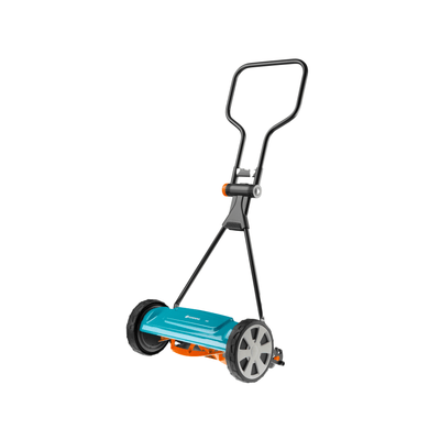 Gardena Cylinder Lawnmower Classic 400 walk-behind mower on grass
