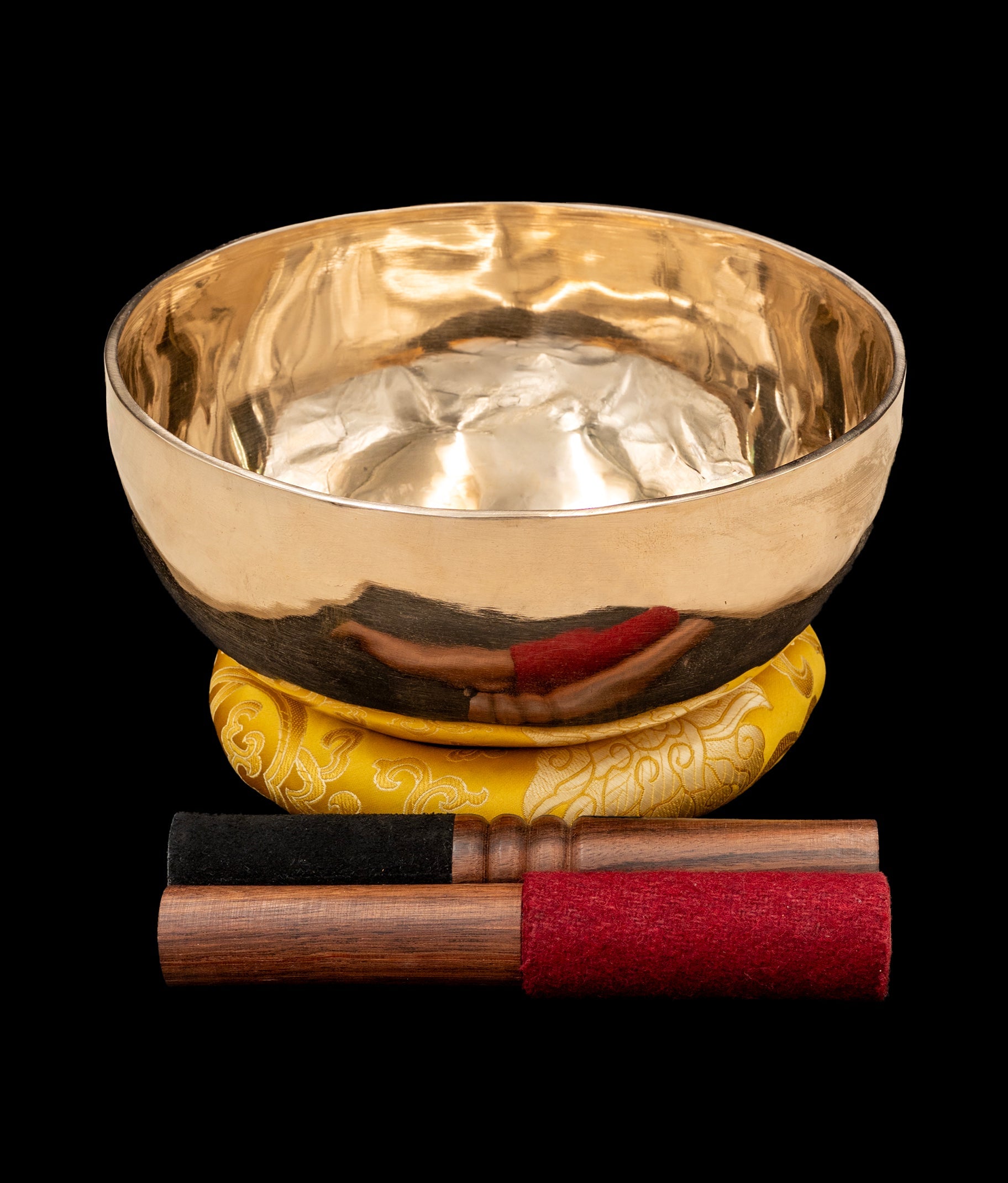 New Thadobati Singing Bowl C#3 135Hz 8.25 inch polished bronze singing bowl on ring cushion with mallet set