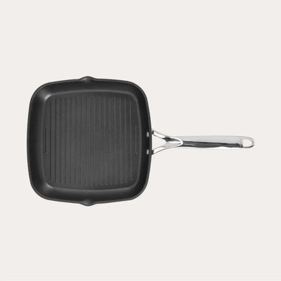 Non-stick Square grill by CRISTEL USA showing 28 x 28 cm size with stainless steel handle