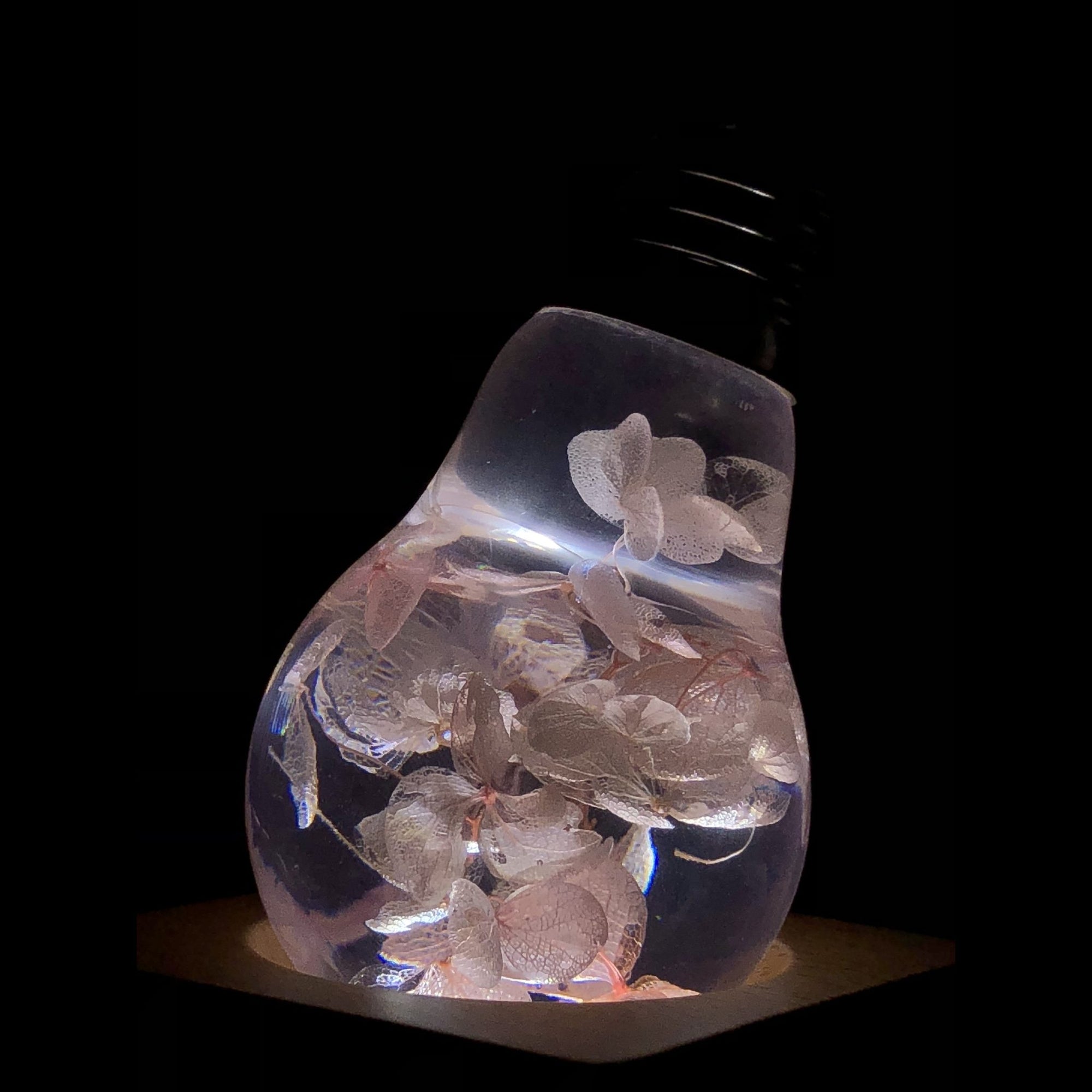 EP Light Pink Hydrangea Resin Table Lamp with wooden base