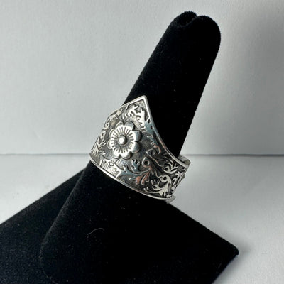 .925 Sterling Flower Ring - Size 10.5 by Rare Earth Gallery - product image 3 for Resin Society