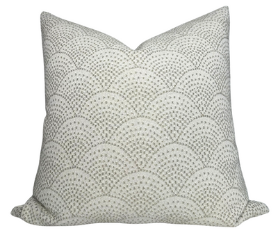 Natural-colored scalloped woven pillow cover with ivory linen back