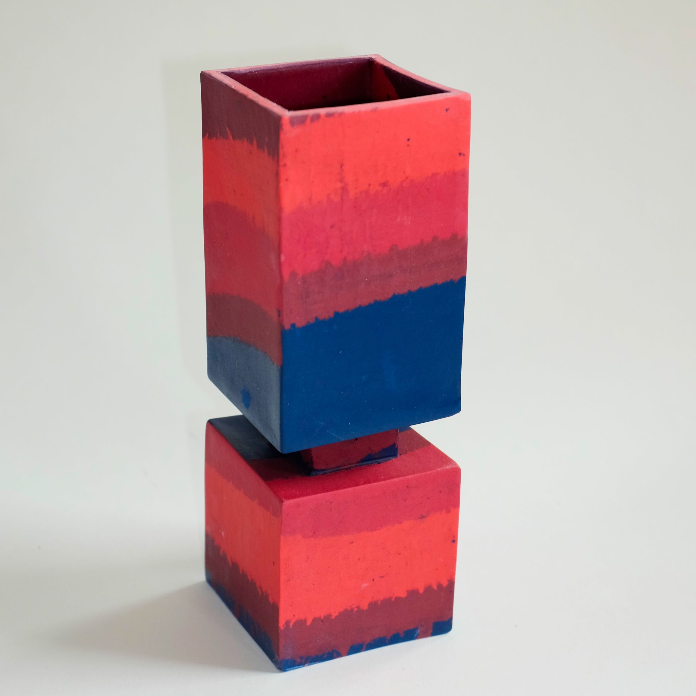 Squared Vase Short in blue and red color style with modern squared edges