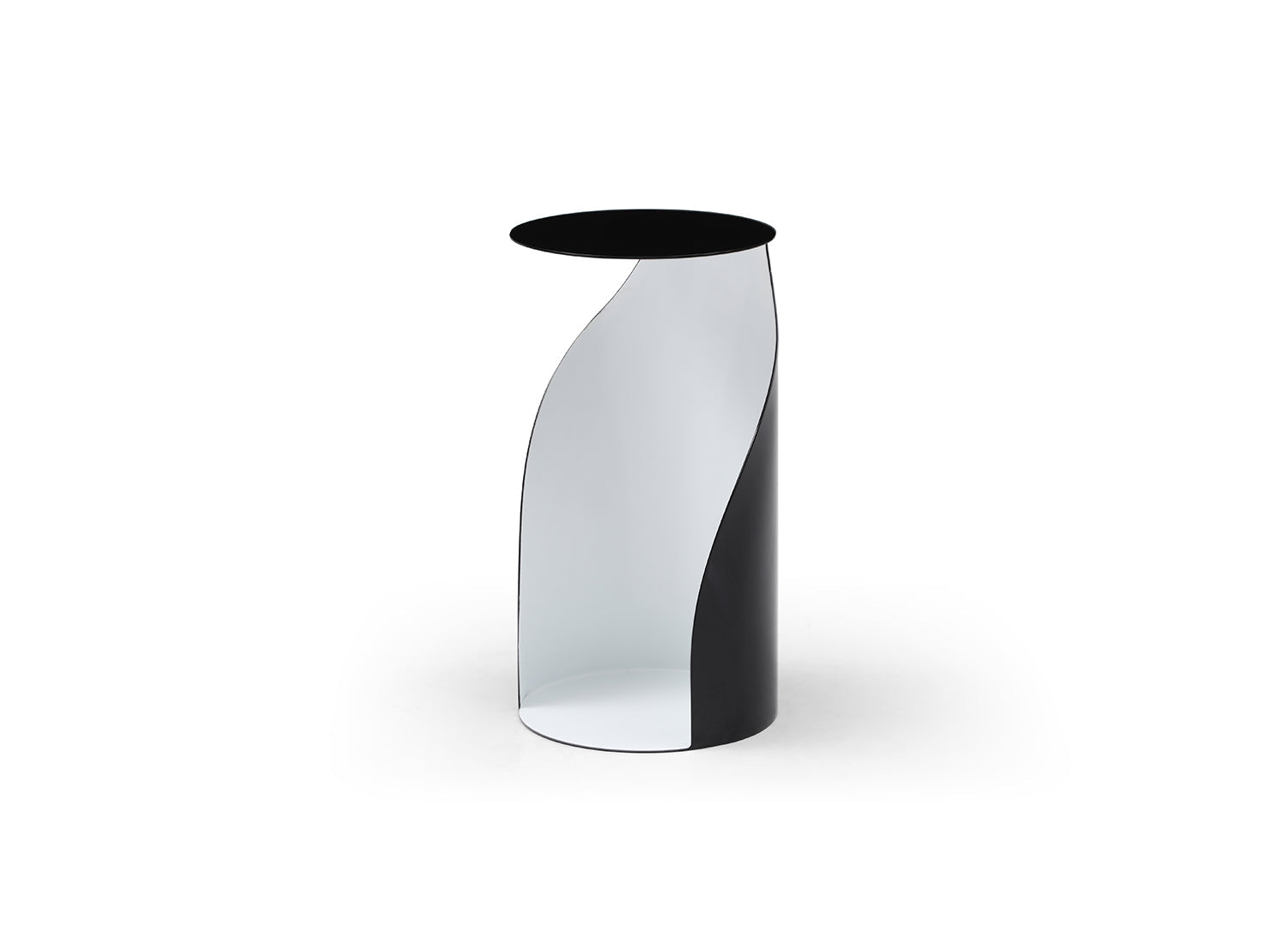 Willie Side Table detail image - Resin Society