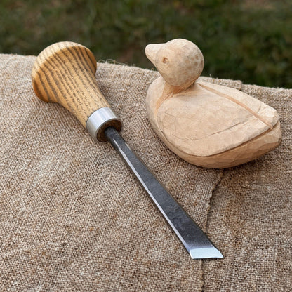 Angled bevel carving chisel with palm handle, 10 mm blade, hand-forged high-carbon steel blade and ash wood handle