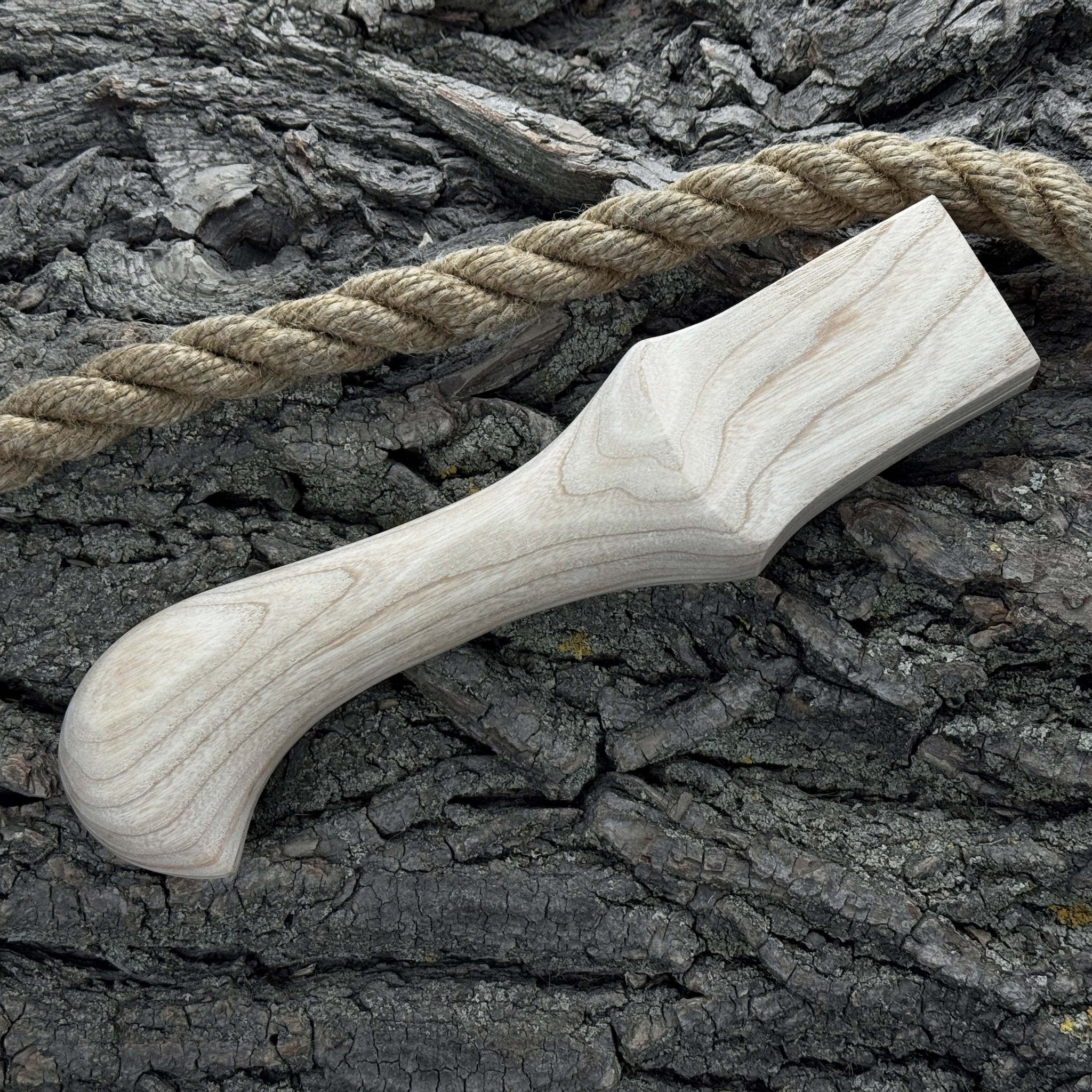 Ash wood handle for adze or axe, 23 cm long, with two red oak wedges