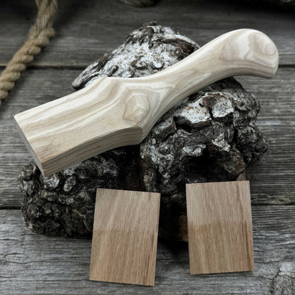 Ash wood handle for adze or axe, 23 cm long, with two red oak wedges