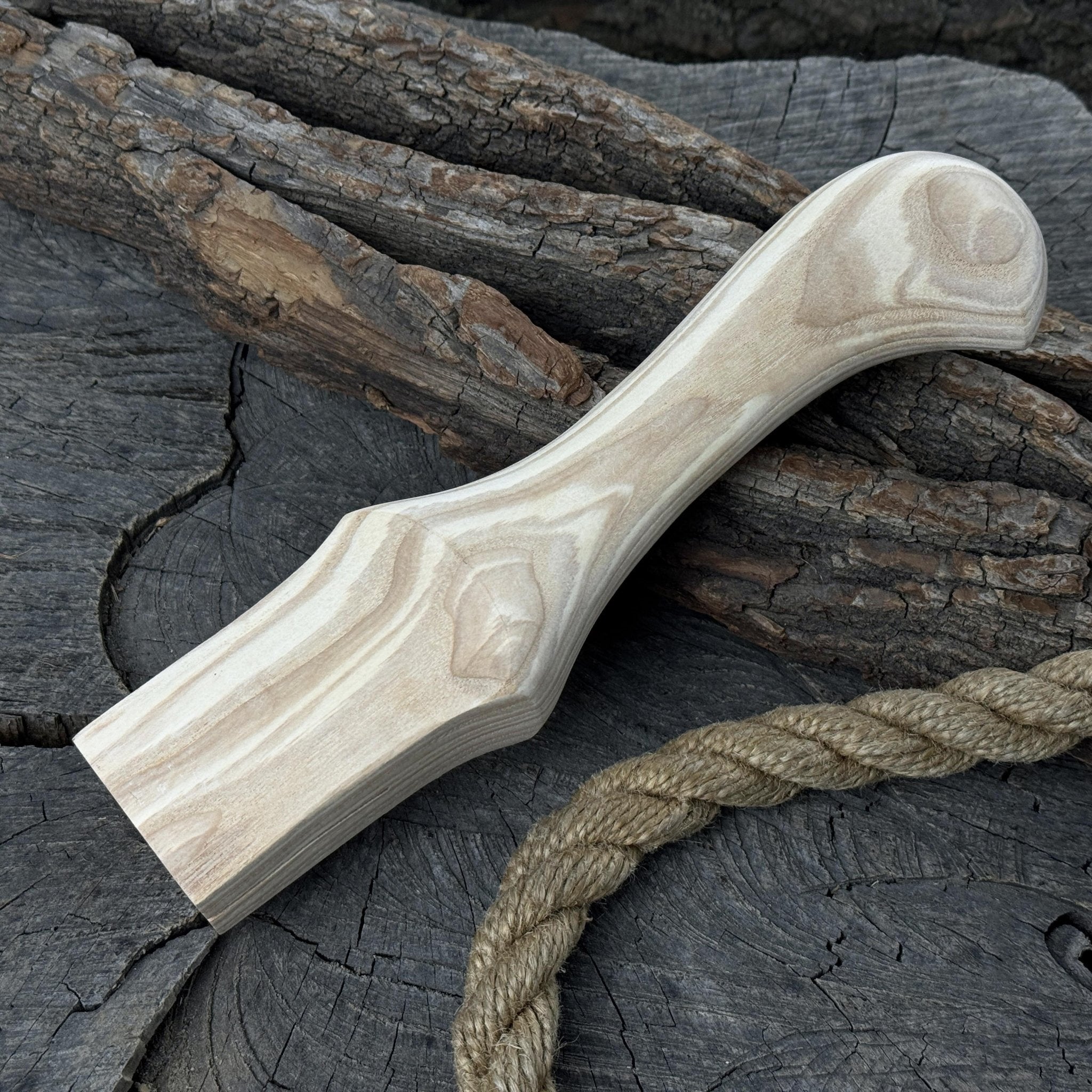 Ash wood handle for adze or axe, 23 cm long, with two red oak wedges