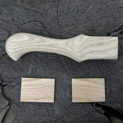 Ash wood handle for adze or axe, 23 cm long, with two red oak wedges